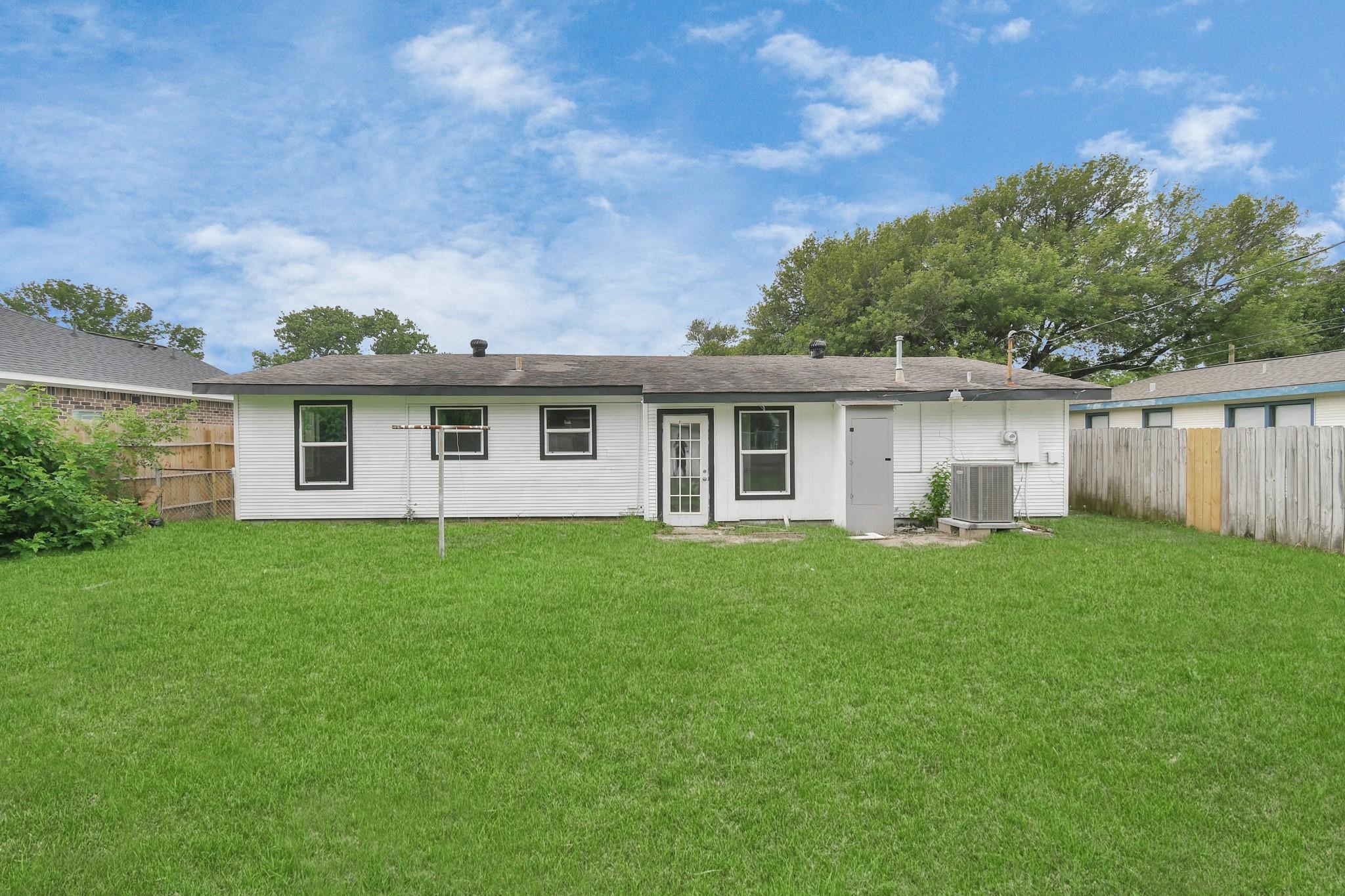 1534 Wayside Drive, Texas City, TX 77590