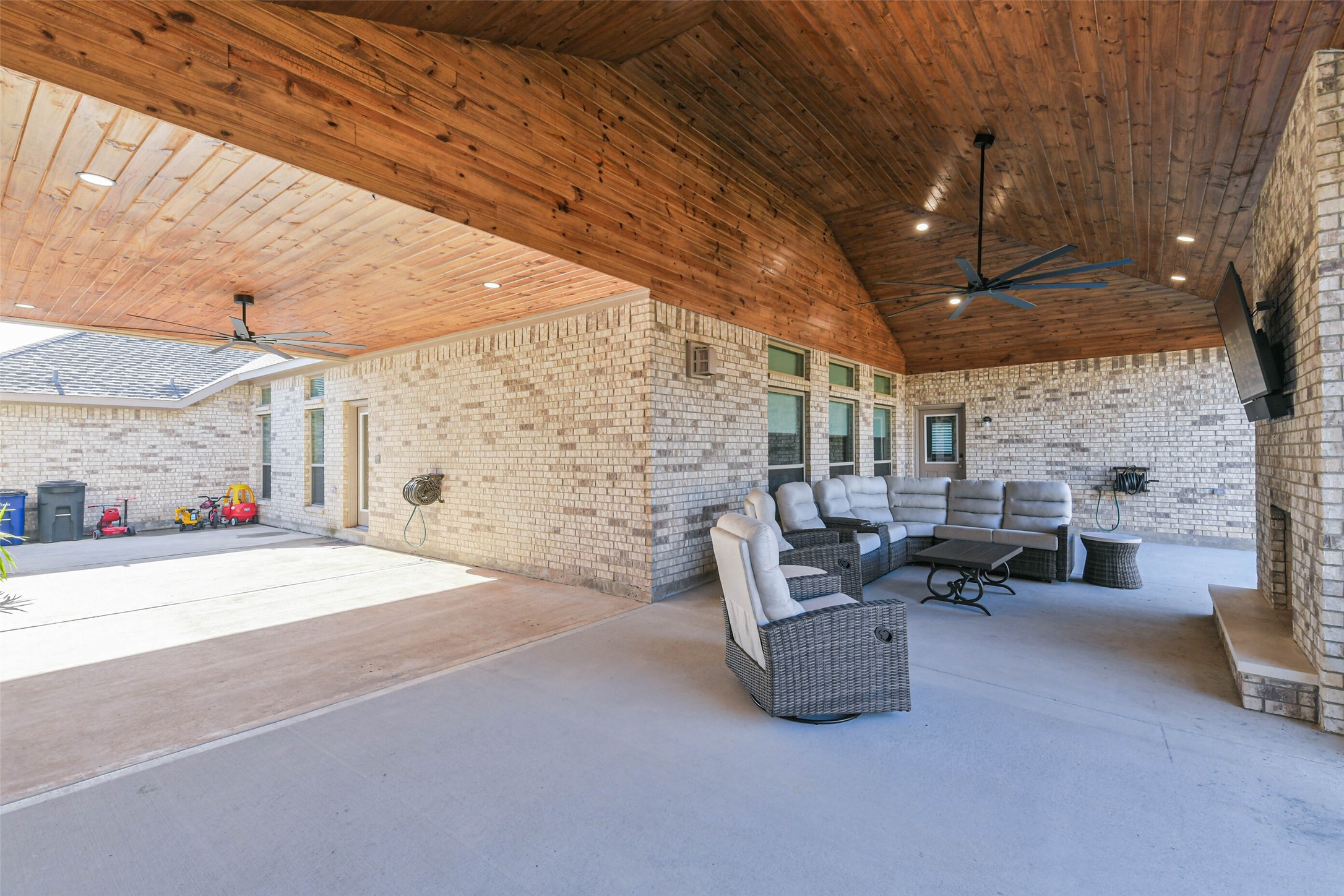 3214 Paseo Circle, Dickinson, TX 77539