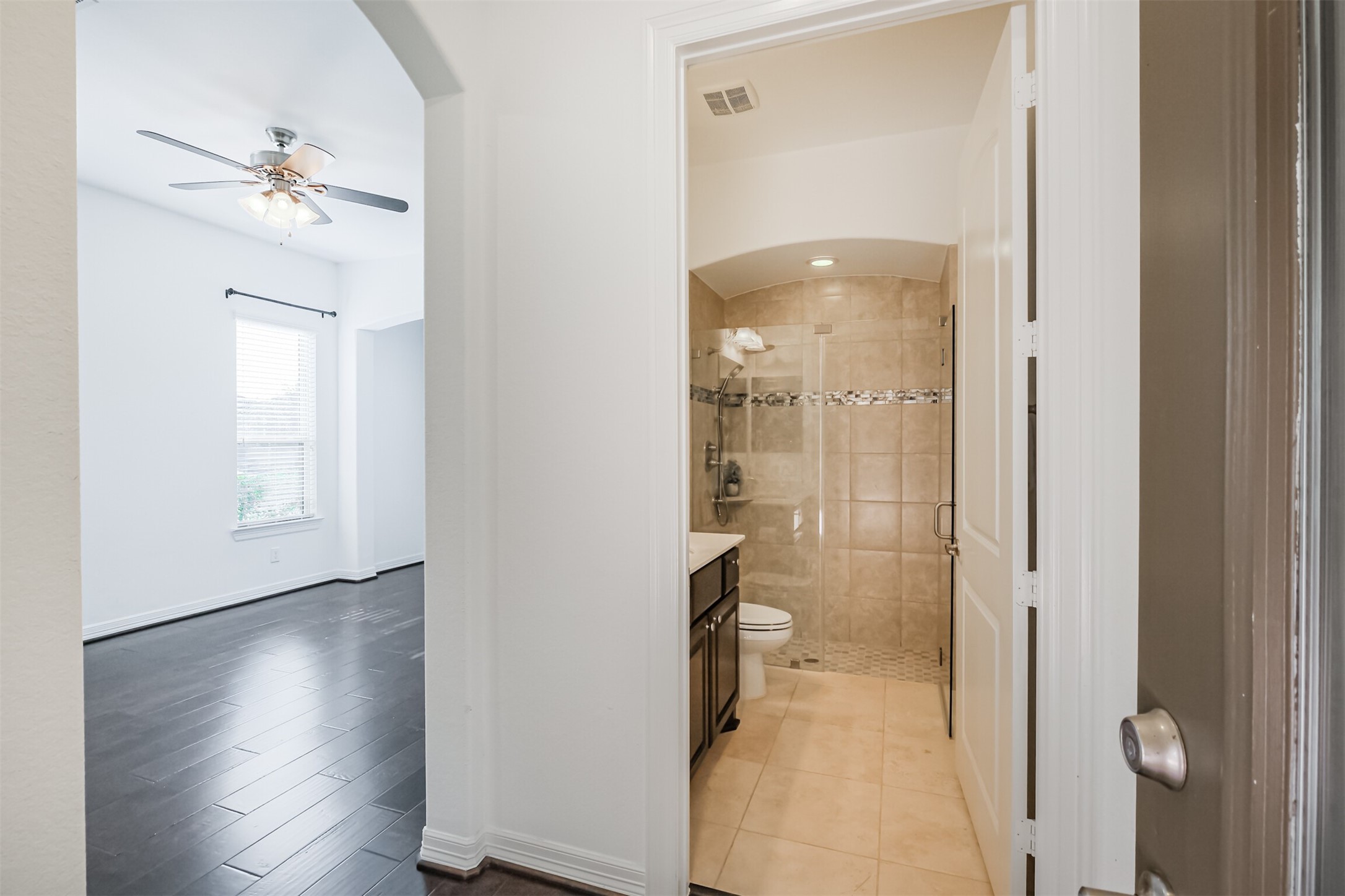 Welcome to the versatile Casita with dedicated entry door and full bathideal guest space!