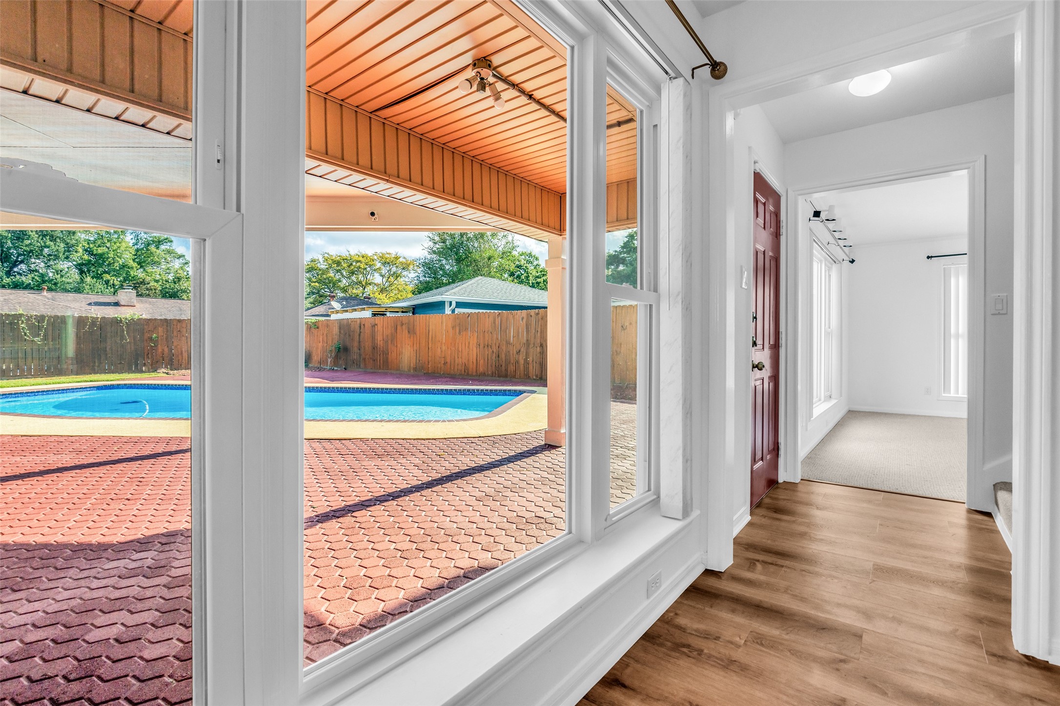 15319 Seahorse Drive, Houston, TX 77062