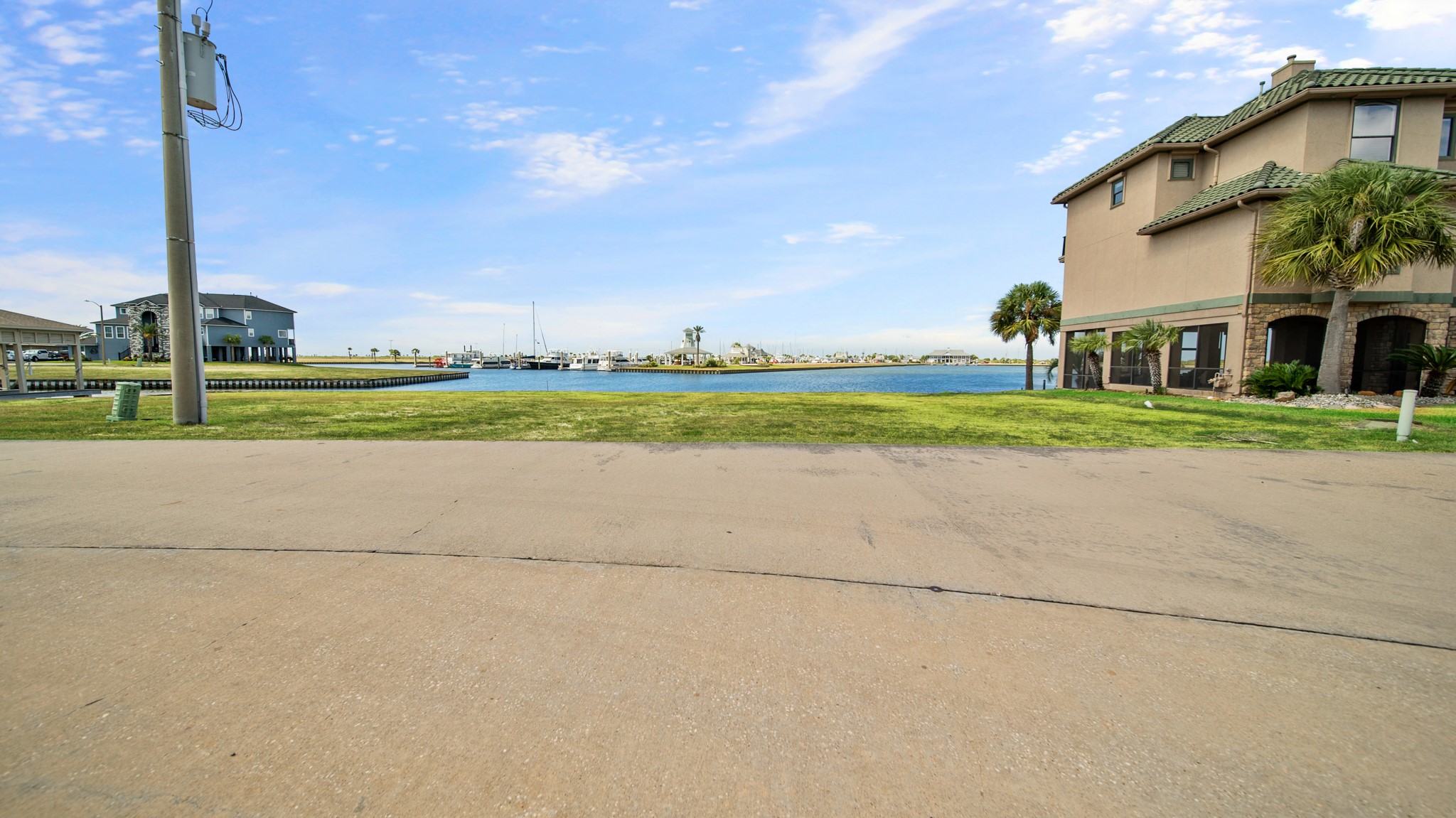 26 FLEMING, Hitchcock, TX 77563