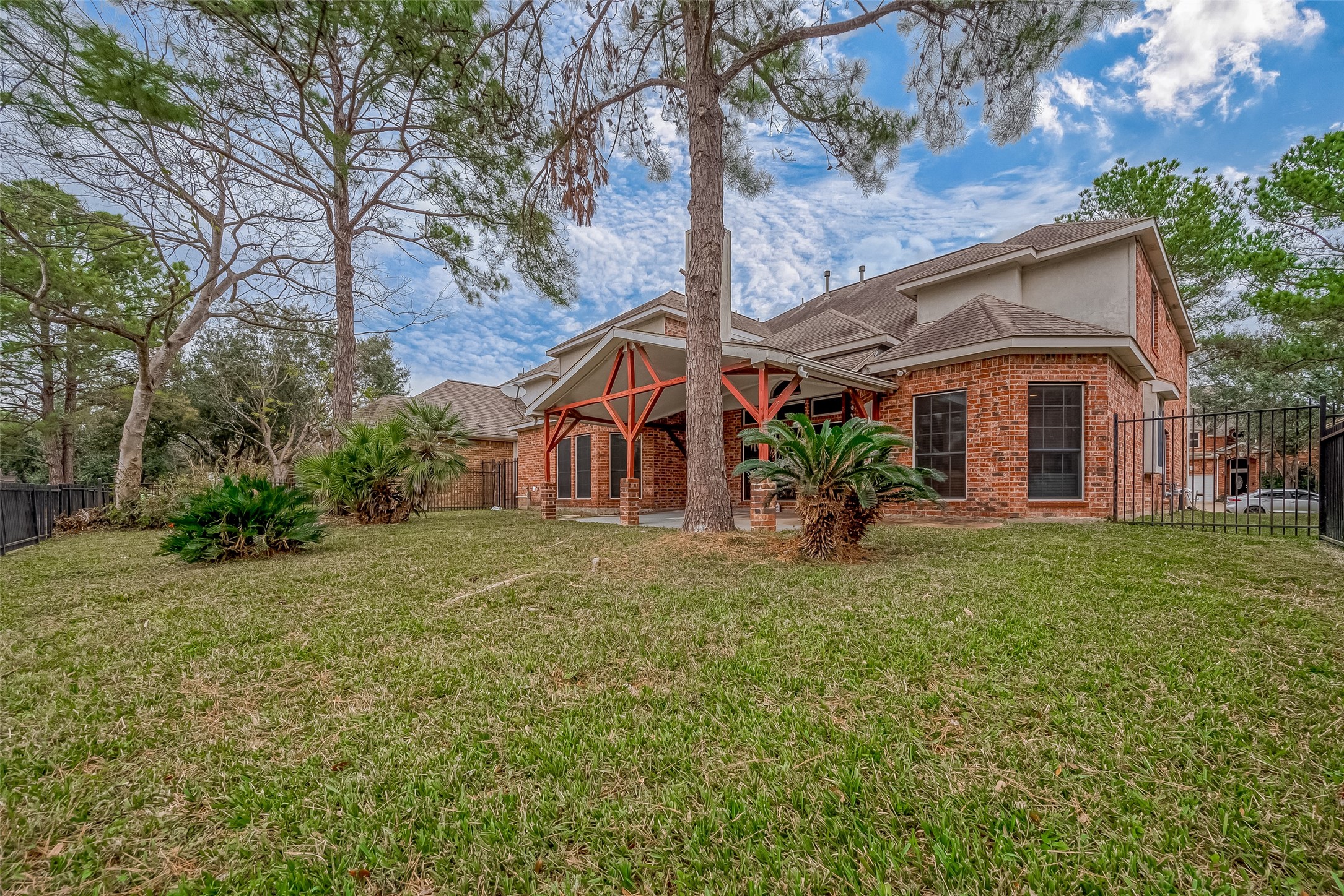 10327 Sablebrook Lane, Houston, TX 77095