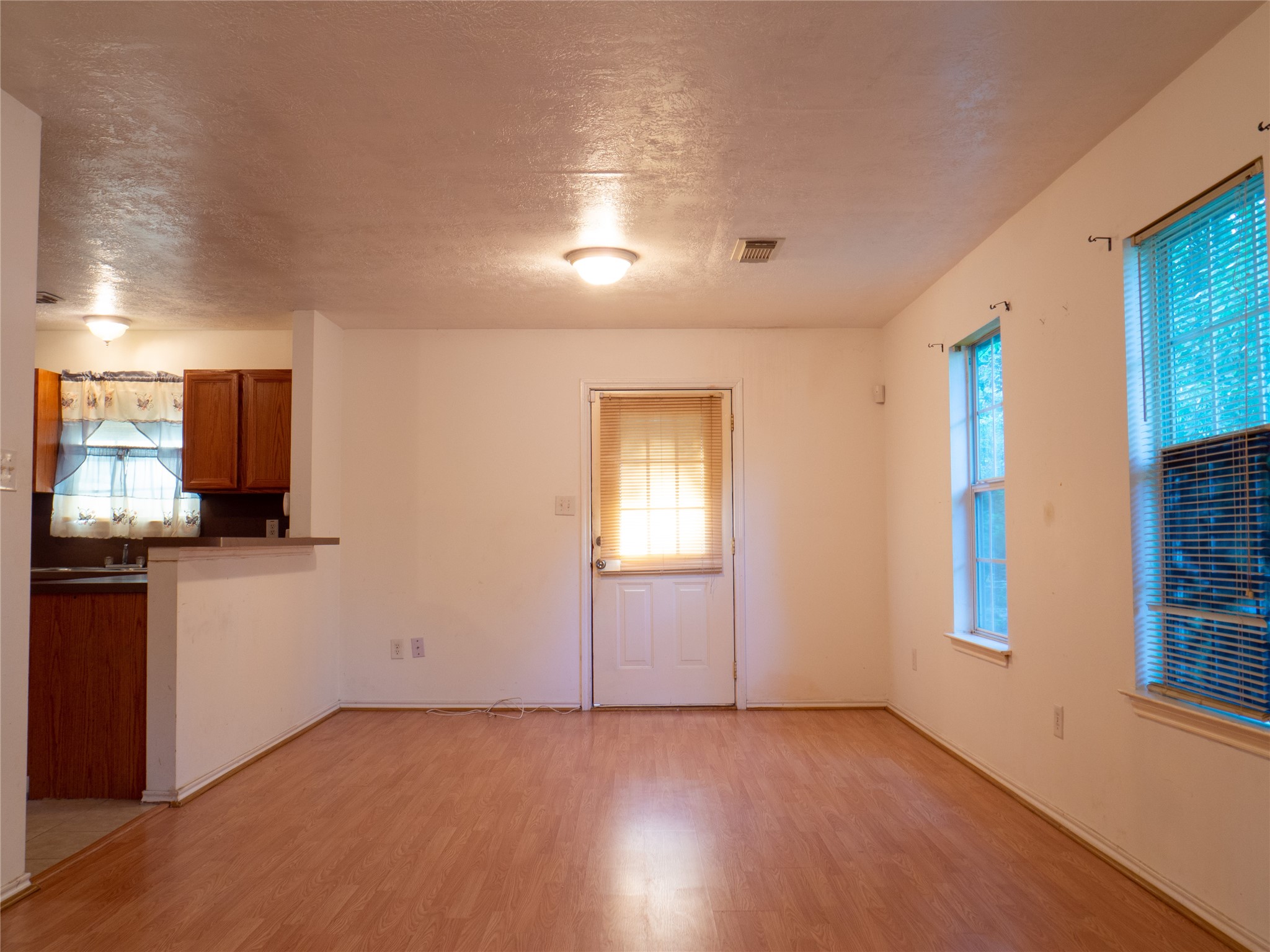 5706 Tuskegee Street, Houston, TX 77091 5706 Tuskegee Street, Houston, TX 77091