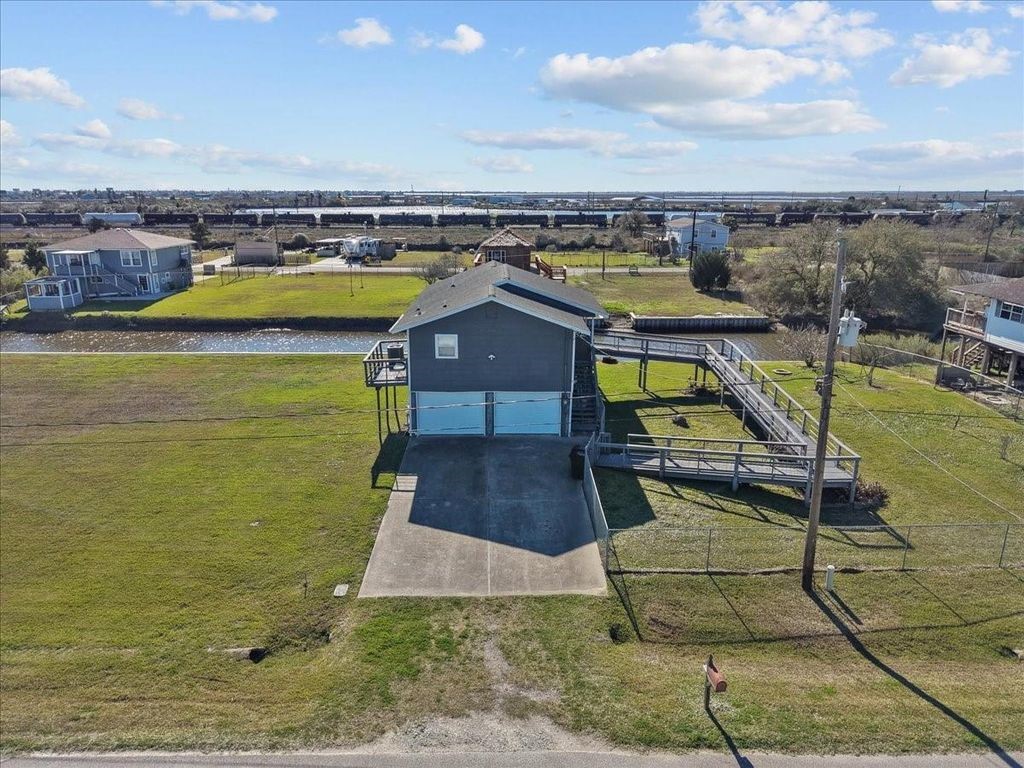 6931 W Holiday Street, Hitchcock, TX 77563
