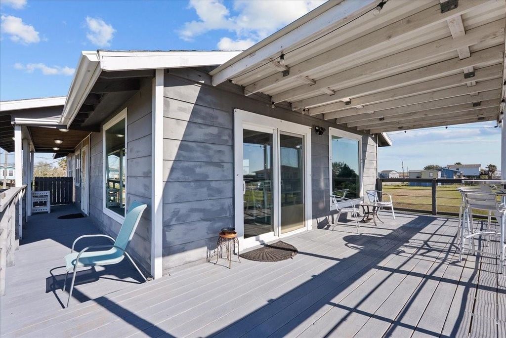 6931 W Holiday Street, Hitchcock, TX 77563