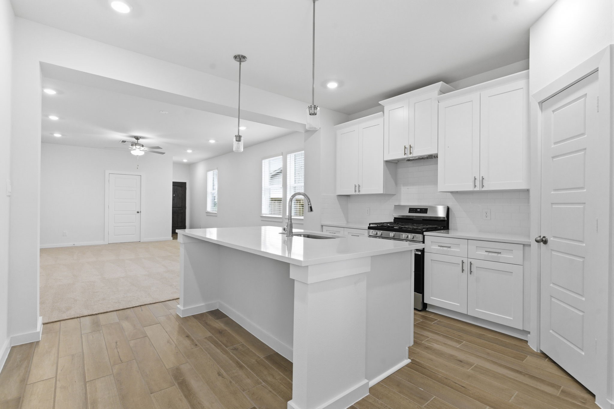 Disclaimer: Image is for illustrative purposes only and may not represent the actual property, features, finishes, or amenities. Actual property details may vary.