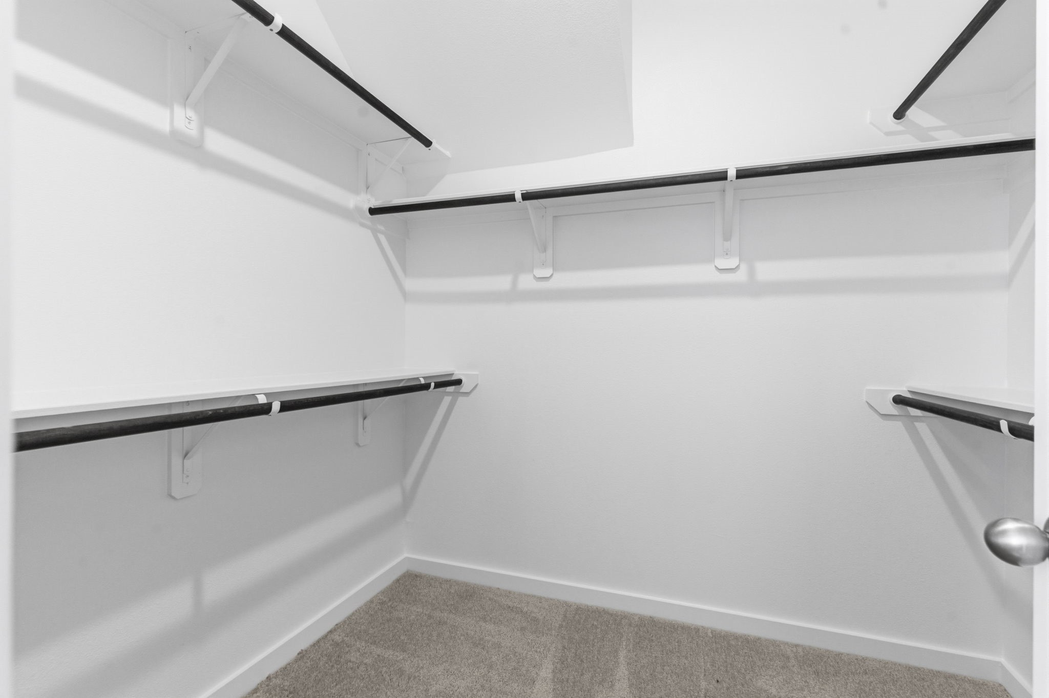 Disclaimer: Image is for illustrative purposes only and may not represent the actual property, features, finishes, or amenities. Actual property details may vary.