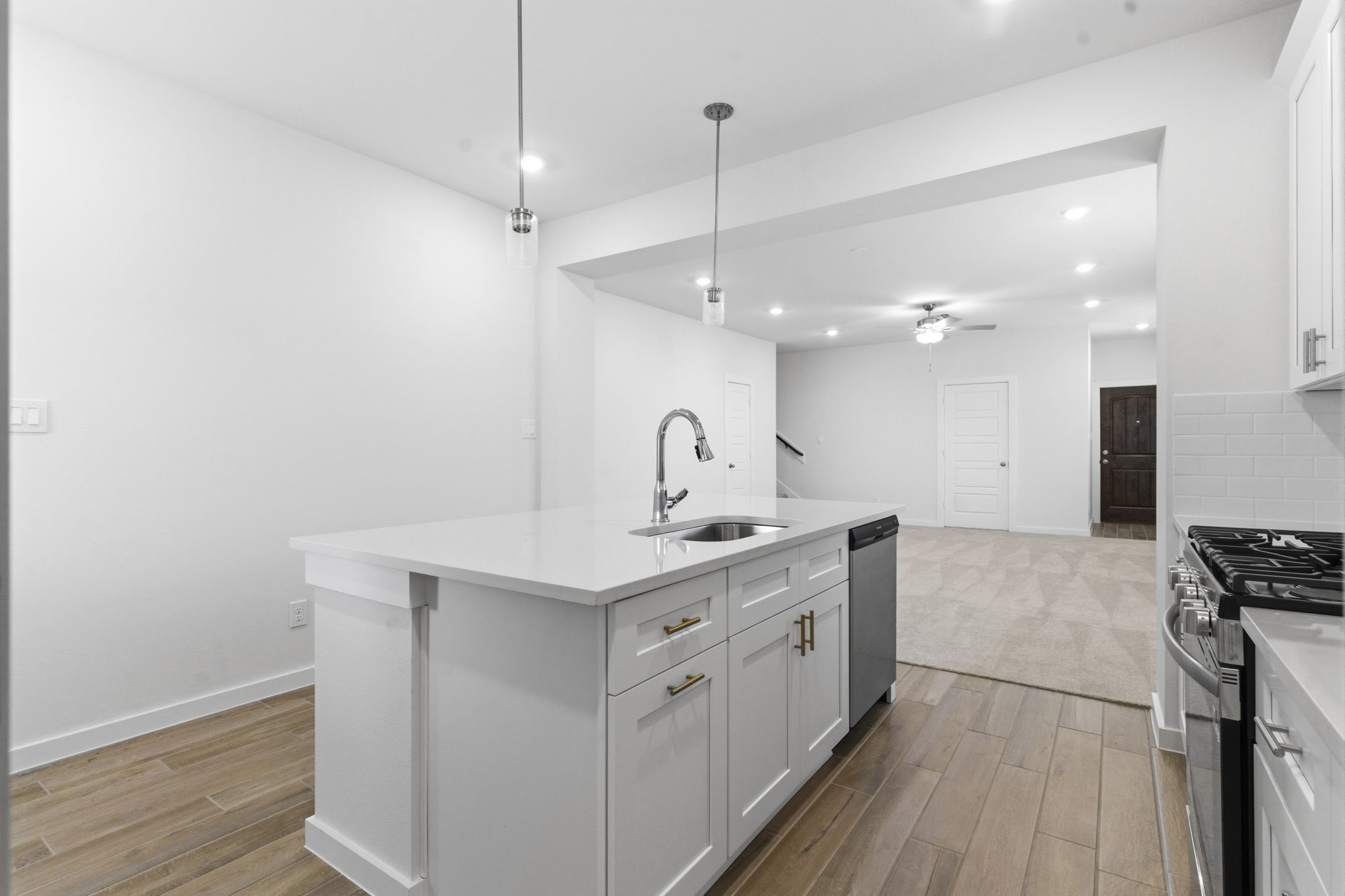Disclaimer: Image is for illustrative purposes only and may not represent the actual property, features, finishes, or amenities. Actual property details may vary.