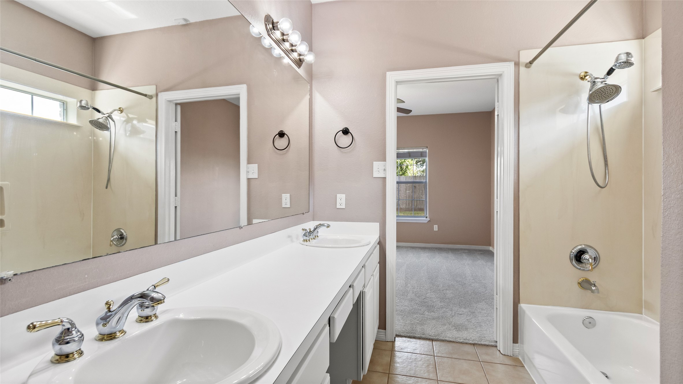 Primary En-suite Bathroom