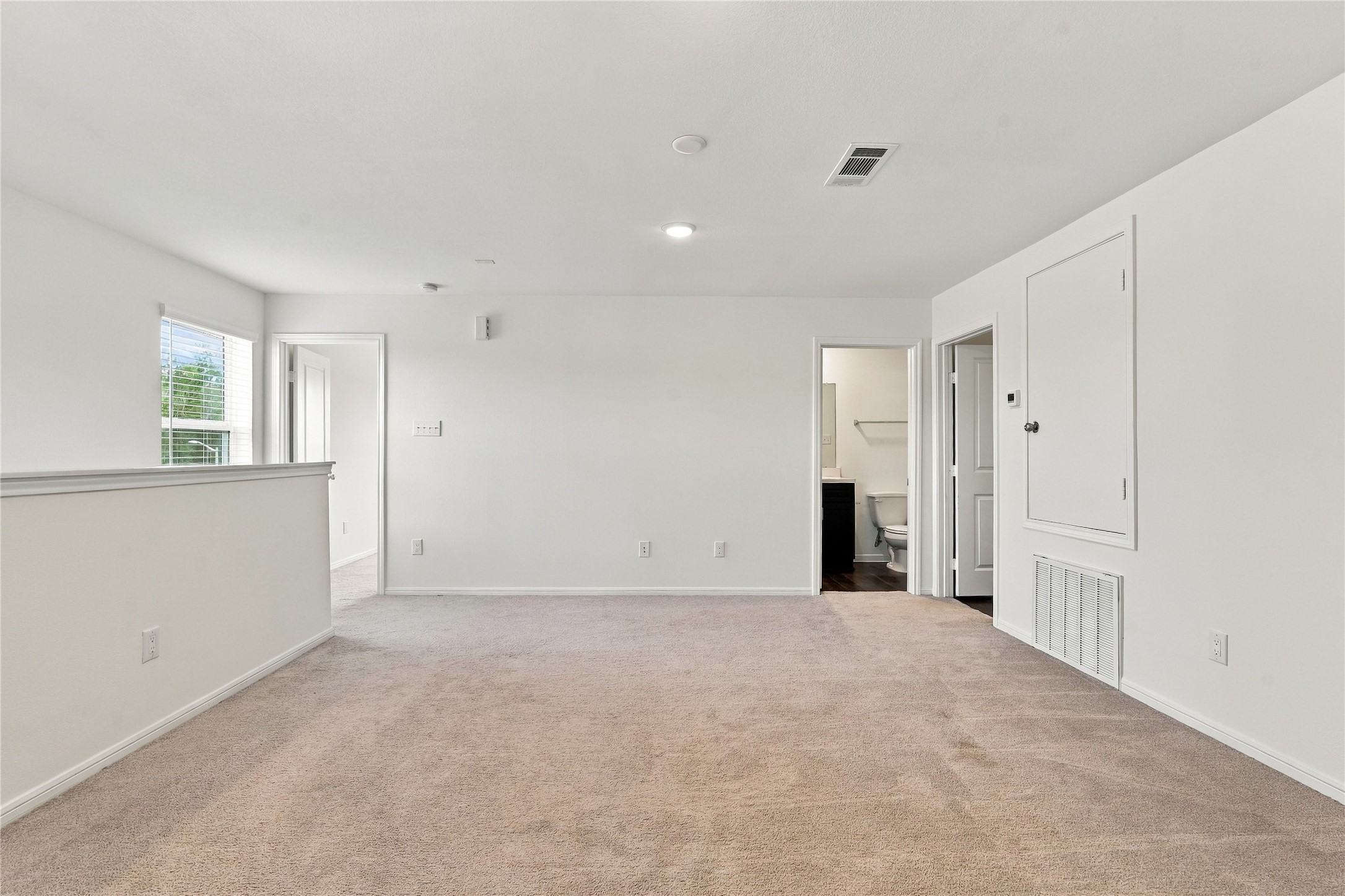 Great sized Game Room upstairs
