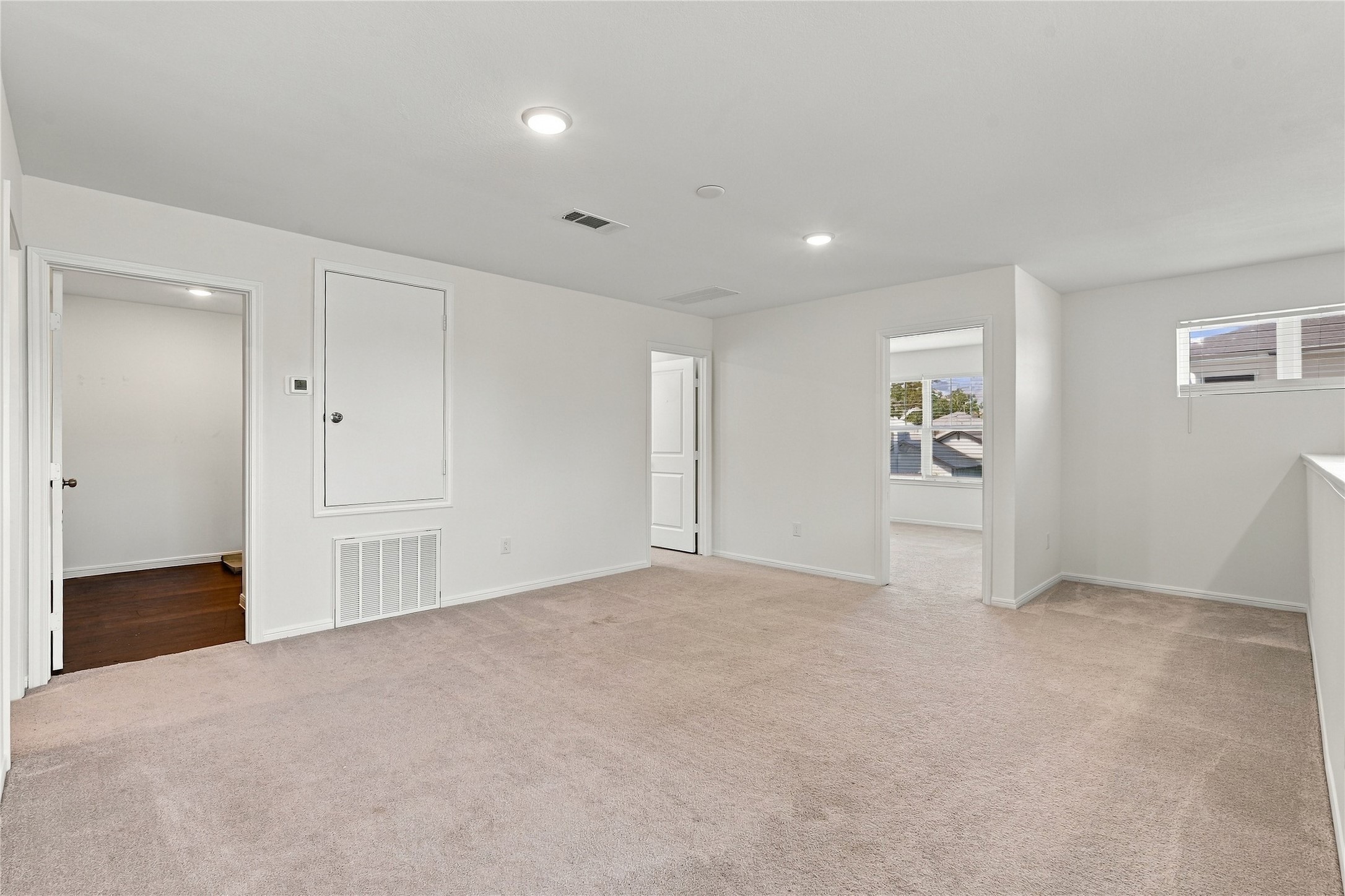 Great sized Game Room upstairs