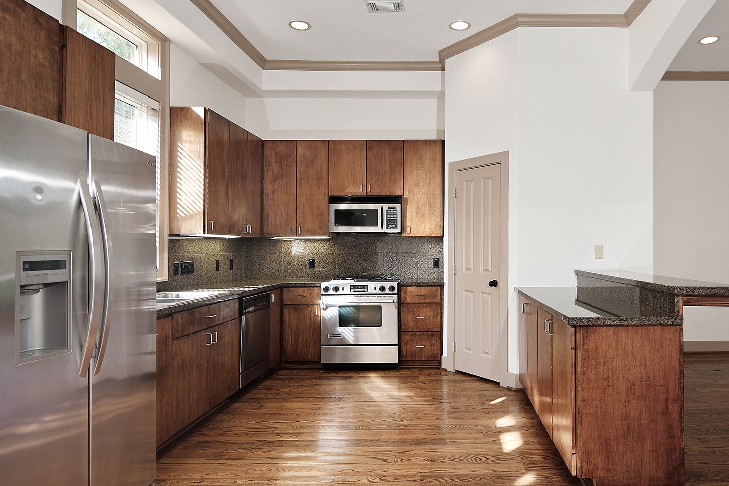 2nd Floor Kitchen with Gas Cooktop