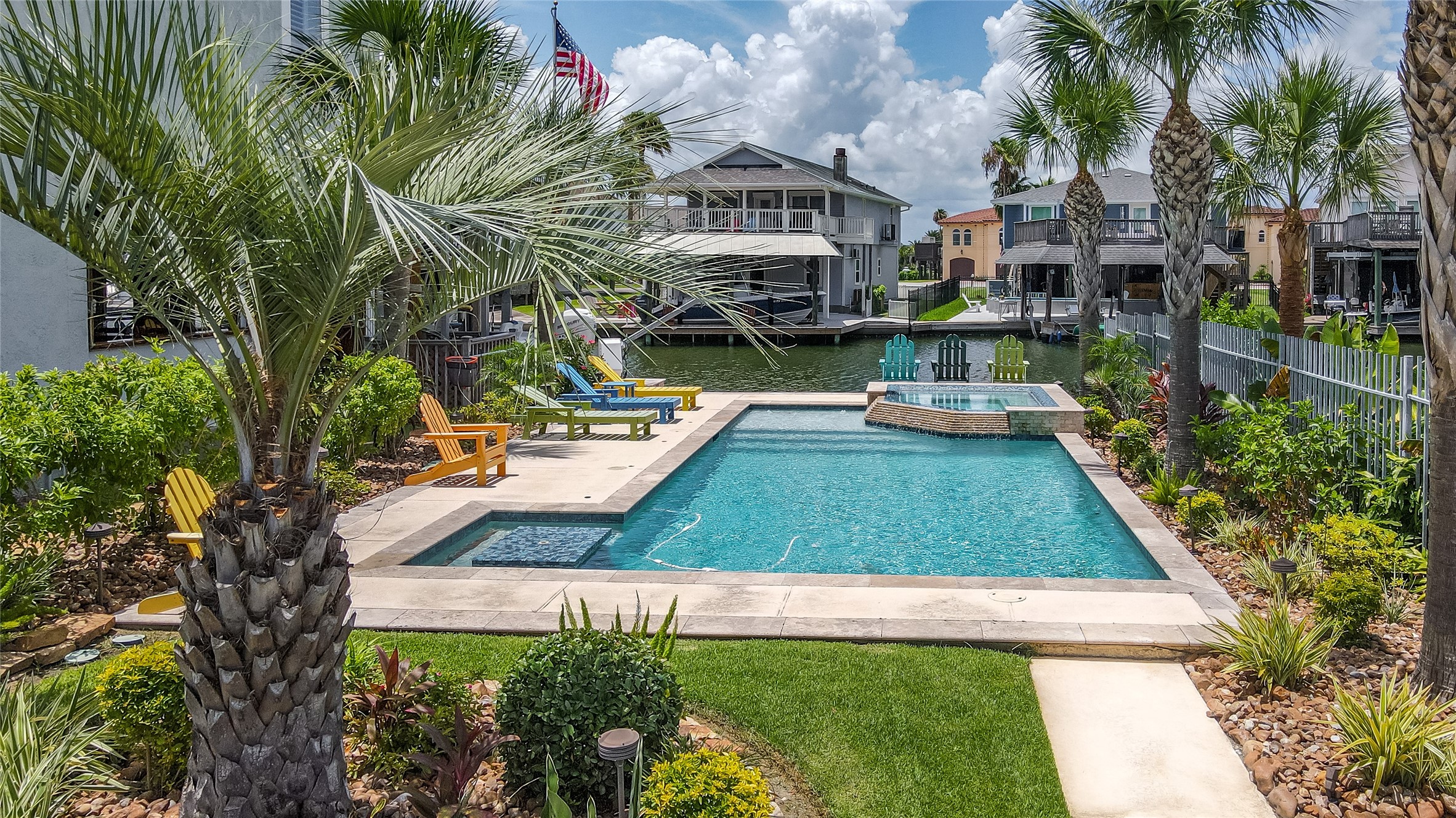 241 Tamana Drive, Tiki Island, TX 77554