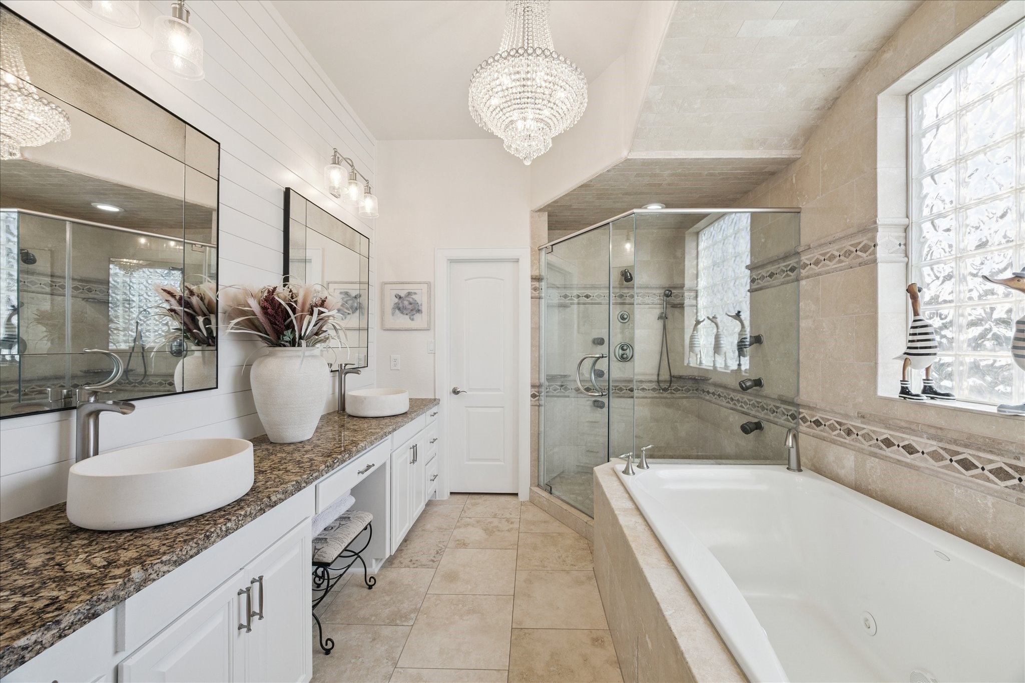primary bath with soaker