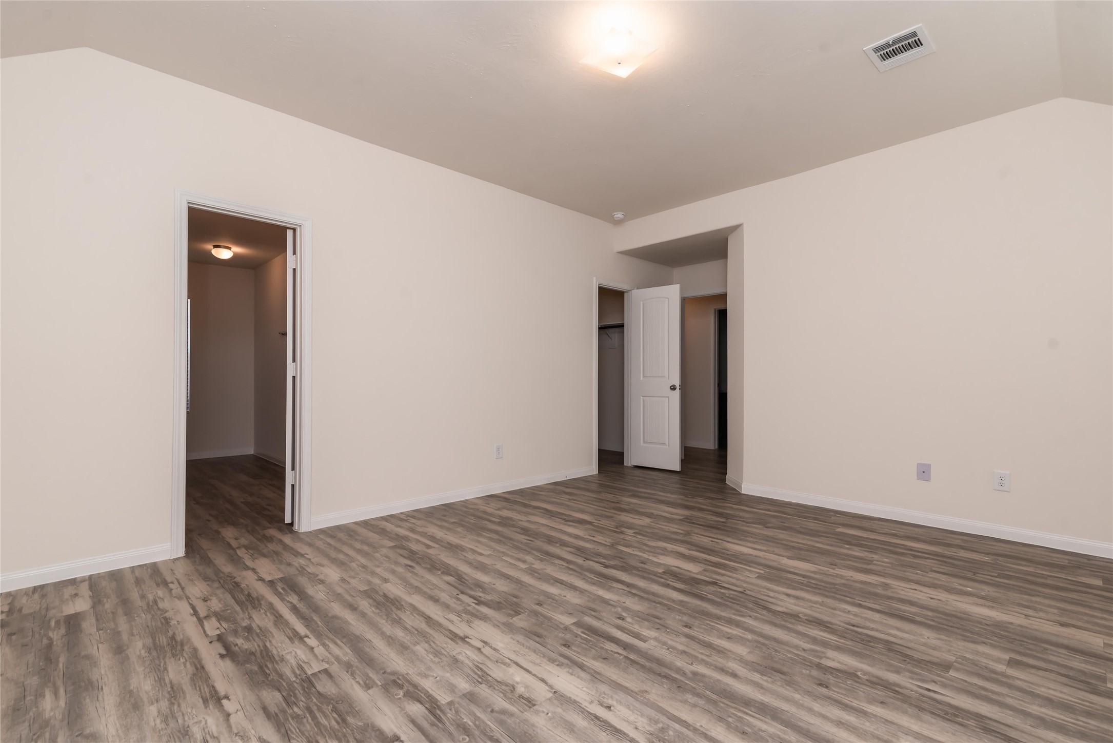 Photos may be representative of the floor plan and not the exact home. Finishes, layout, and features of the actual property for lease may vary.