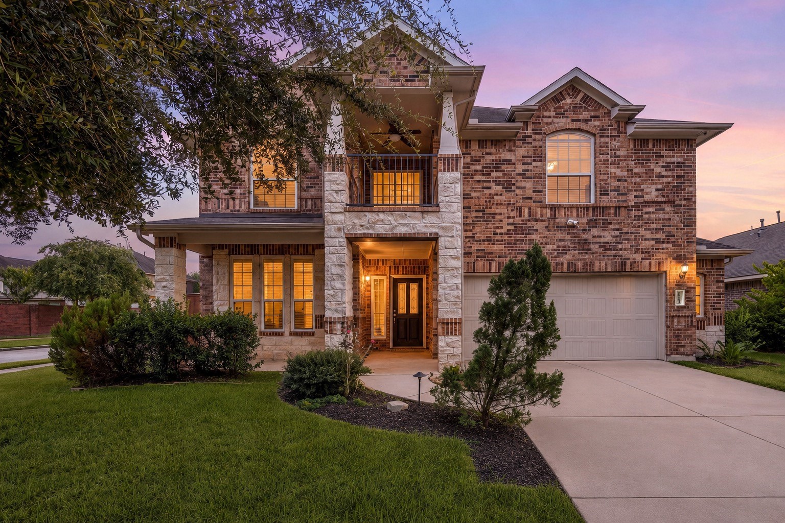 Welcome home to 25103 Ginger Ranch Drive in Katy Creek Ranch and zoned in the highly sought-after Katy ISD and zoned to top-rated schools like Cinco Ranch High School. This beautifully maintained home offers the perfect blend of comfort and convenience with quick access to local shopping, dining, and major highways.