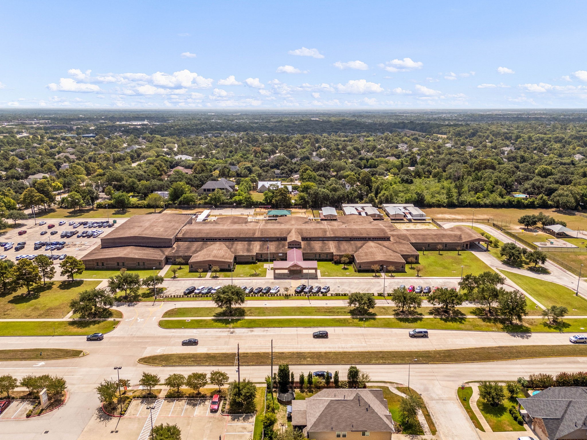 Ideally located within walking distance, Roberta Wright Rylander Elementary School is part of the highly acclaimed Katy ISD. Its prime location directly adjacent to the Katy Creek Ranch community offers families the ultimate daily convenience for seamless school drop-offs and pick-ups.