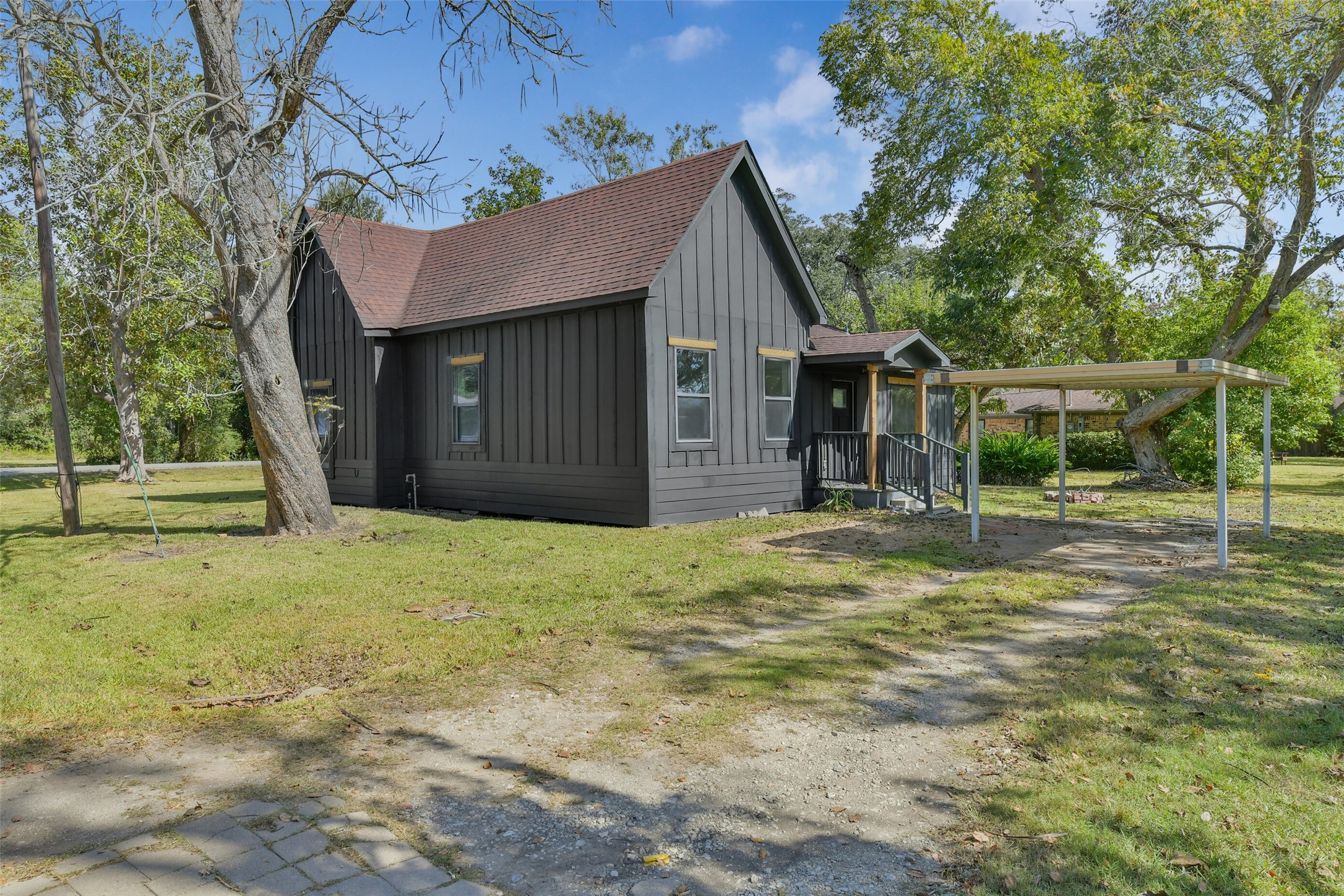 1621 W Sealy Street, Alvin, TX 77511