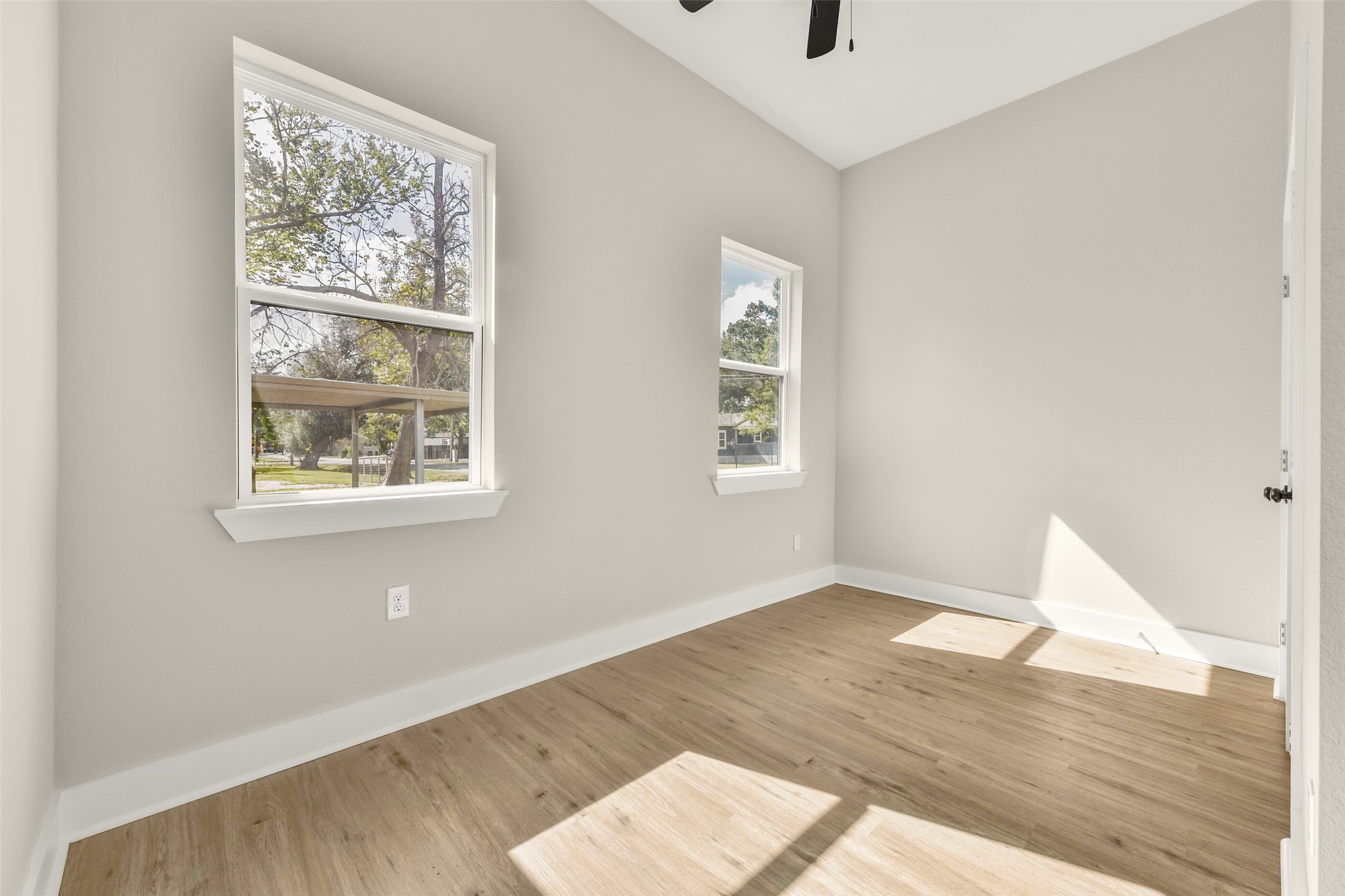 1621 W Sealy Street, Alvin, TX 77511