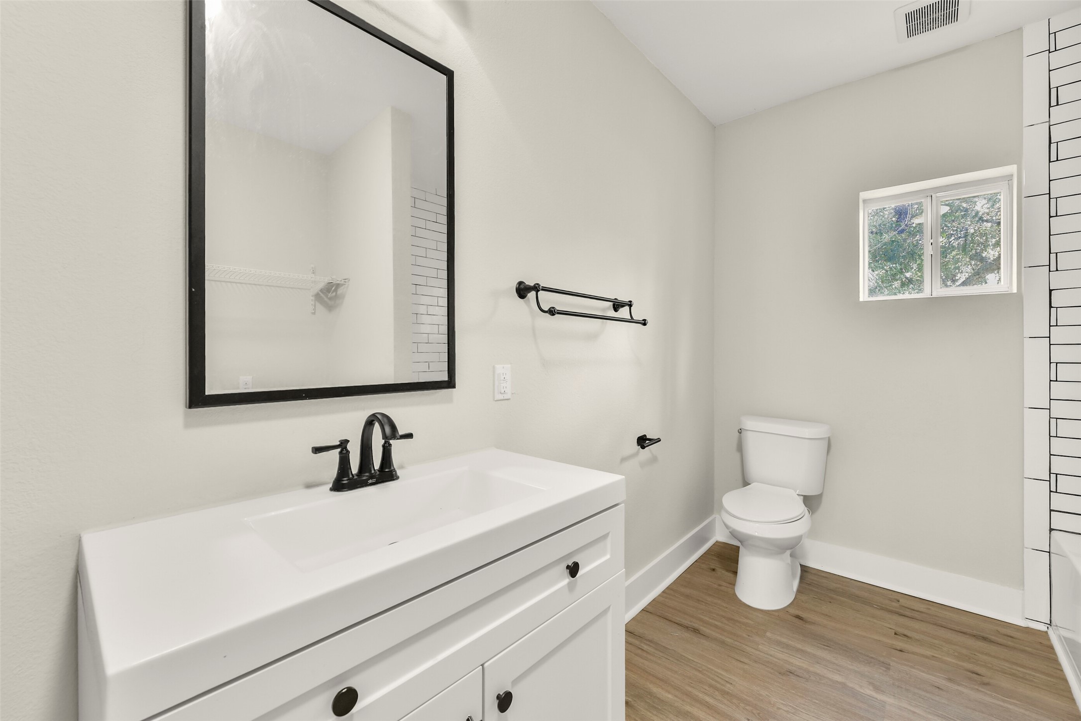 1621 W Sealy Street, Alvin, TX 77511