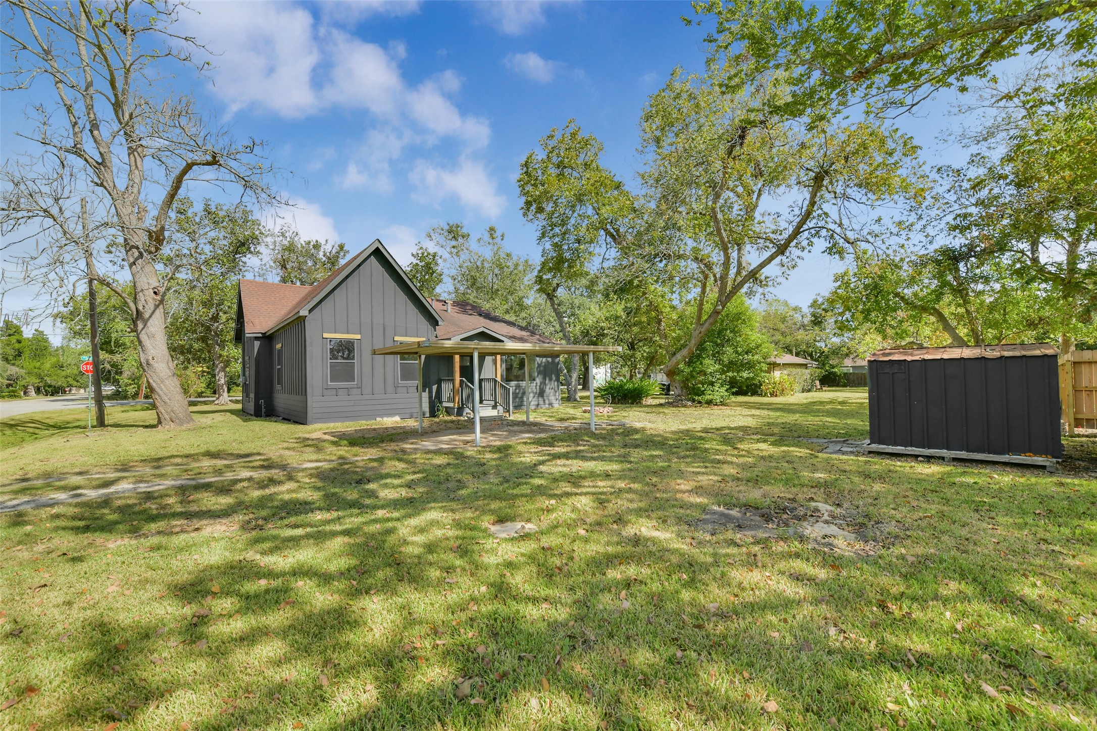 1621 W Sealy Street, Alvin, TX 77511