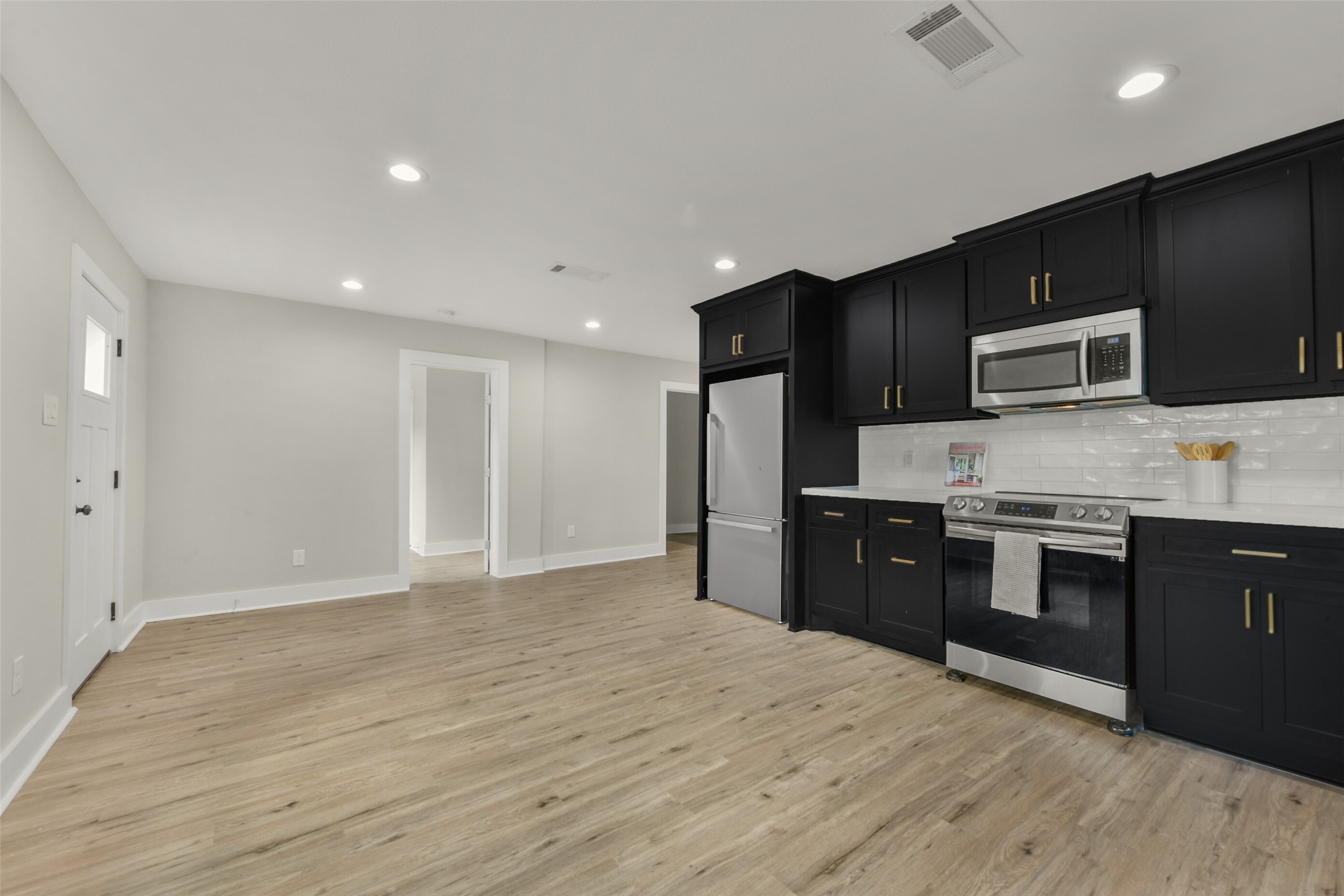 1621 W Sealy Street, Alvin, TX 77511