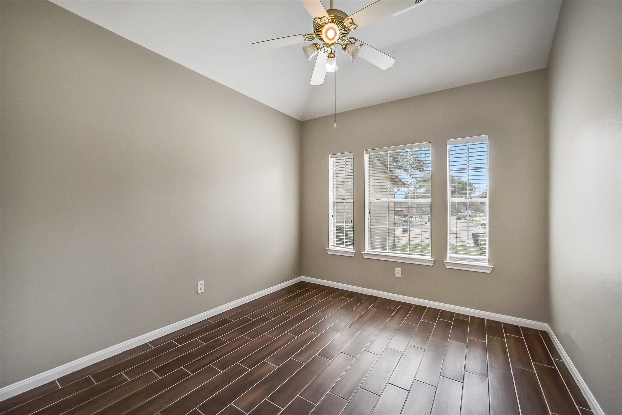 7002 Plaza Del Sol Drive, Houston, TX 77083
