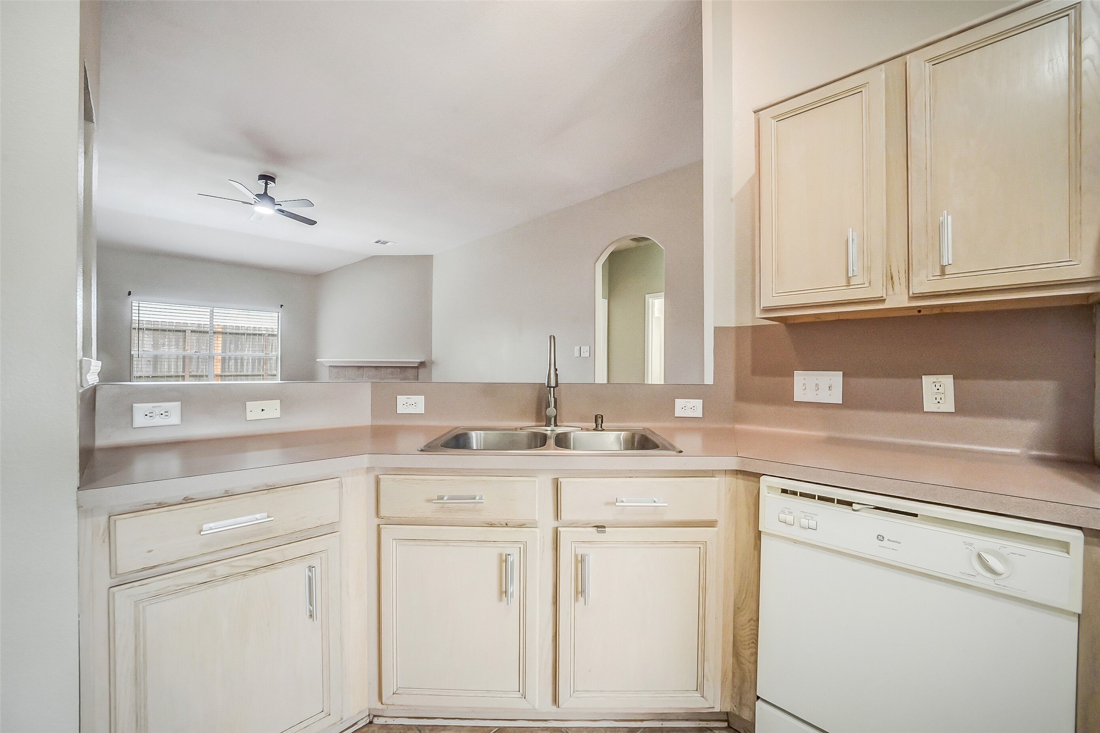 7002 Plaza Del Sol Drive, Houston, TX 77083