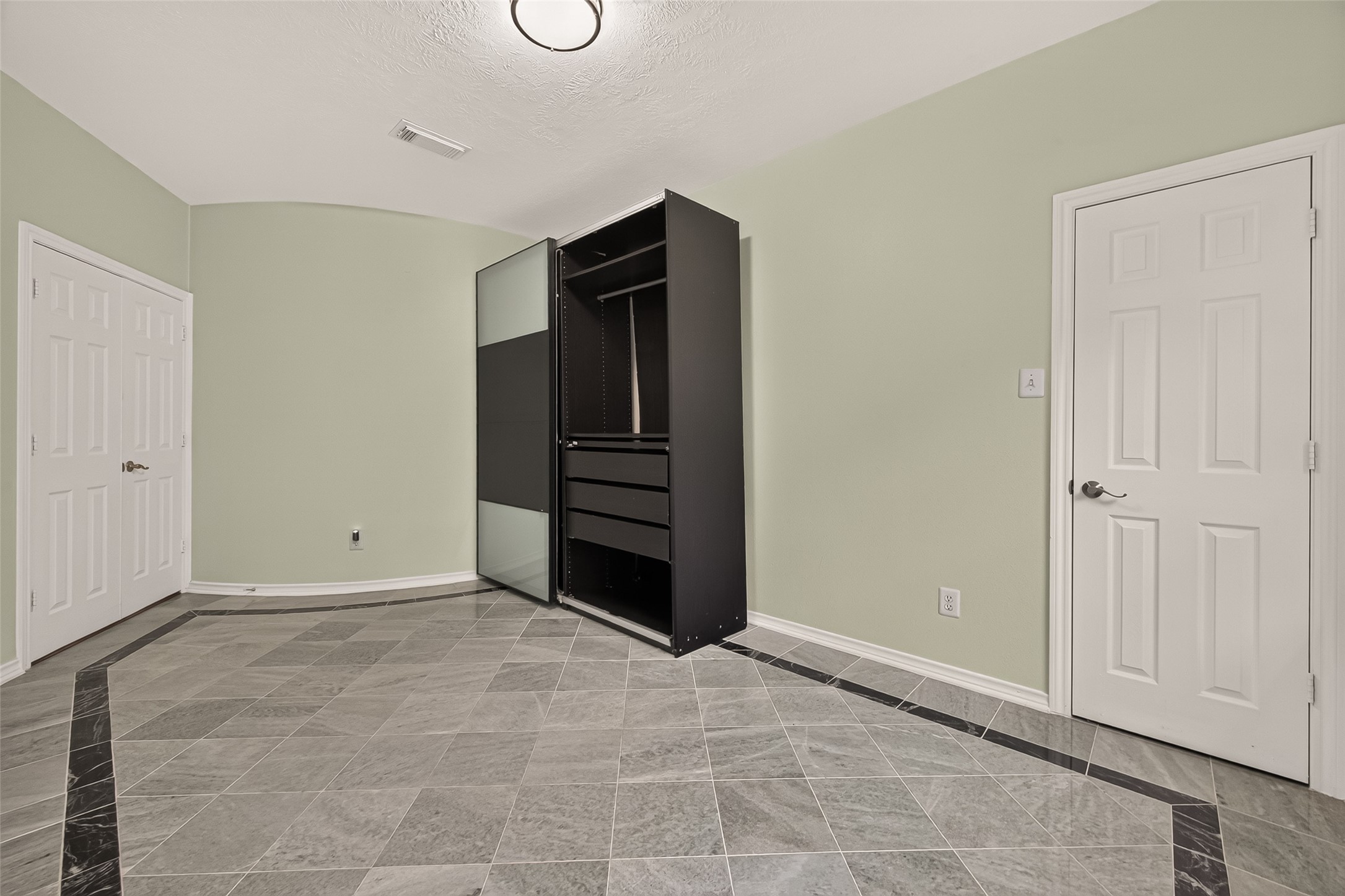 10335 Sablebrook Lane, Houston, TX 77095