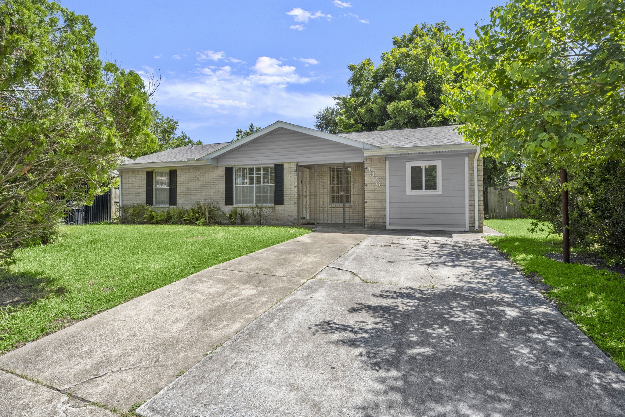 4326 Akard Street, Houston, TX 77047