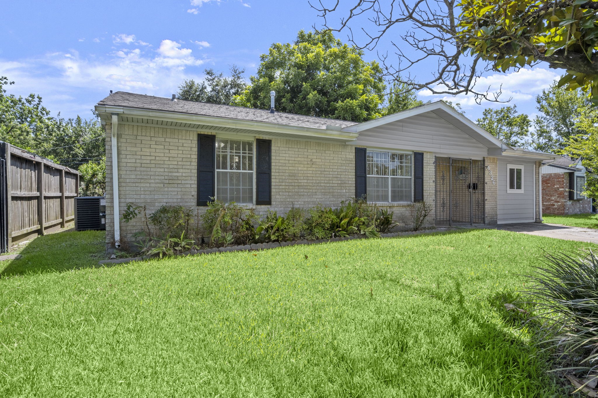 4326 Akard Street, Houston, TX 77047