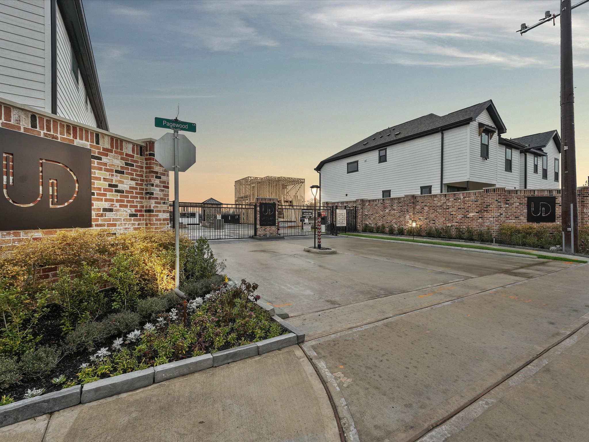 Fully Gated Community Fully Gated Community