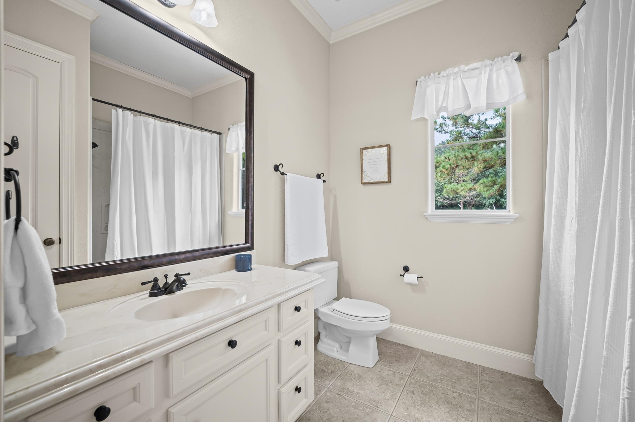 Guest bathroom.