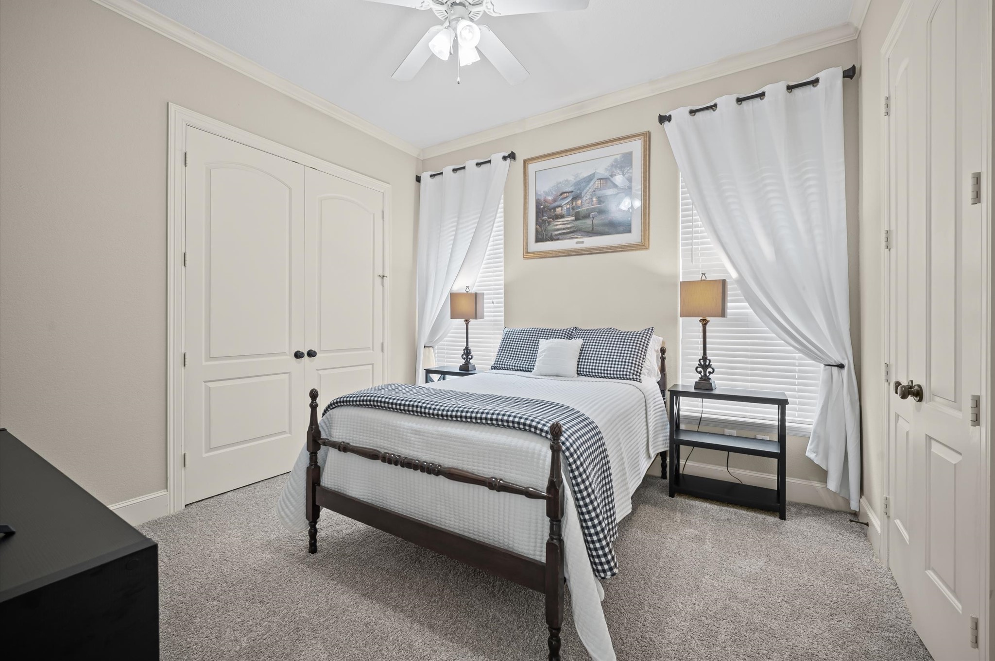 Guest bedroom downstairs with it's private bathroom.