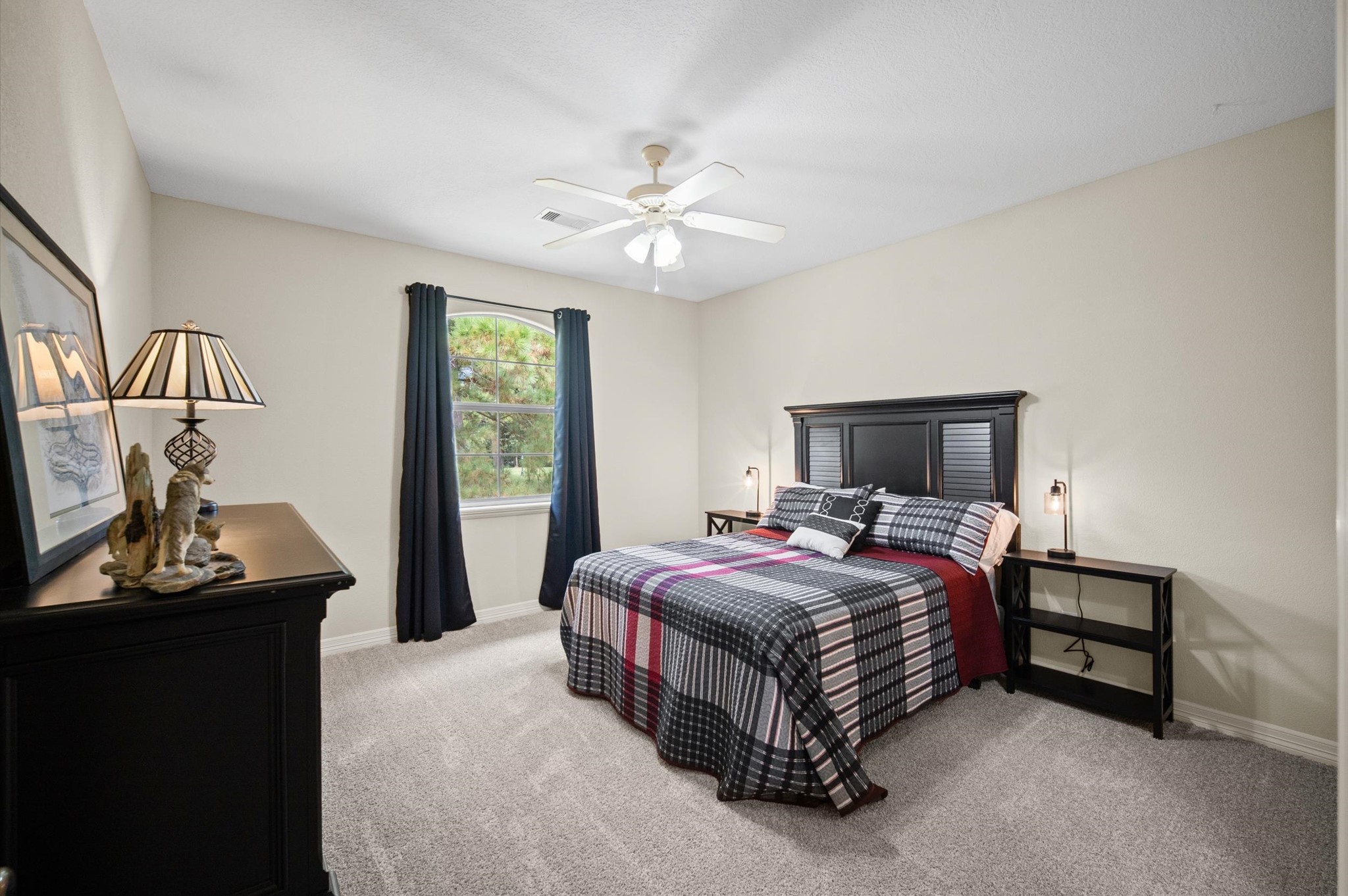 3rd bedroom upstairs. All the bedroom are high ceilings and very generous size.