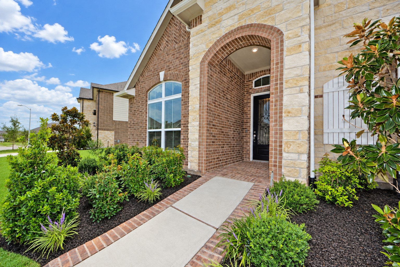 This beautiful northeast-facing, one-story home sits proudly on a spacious CUL-DE-SAC LOT, directly across the street from a wonderful neighborhood park! Step through the stunning custom front door into a grand entry that welcomes you with warmth and elegance! Enjoy a fabulous Sugar Land location zoned to highly sought-after Fort Bend ISD schools, including Commonwealth Elementary, Fort Settlement Middle School, and Clements High School!