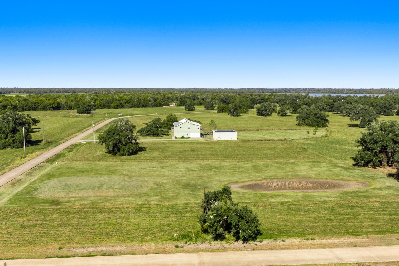 483 Pony Trail, Angleton, TX 77515