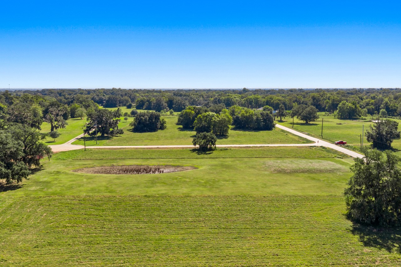 483 Pony Trail, Angleton, TX 77515