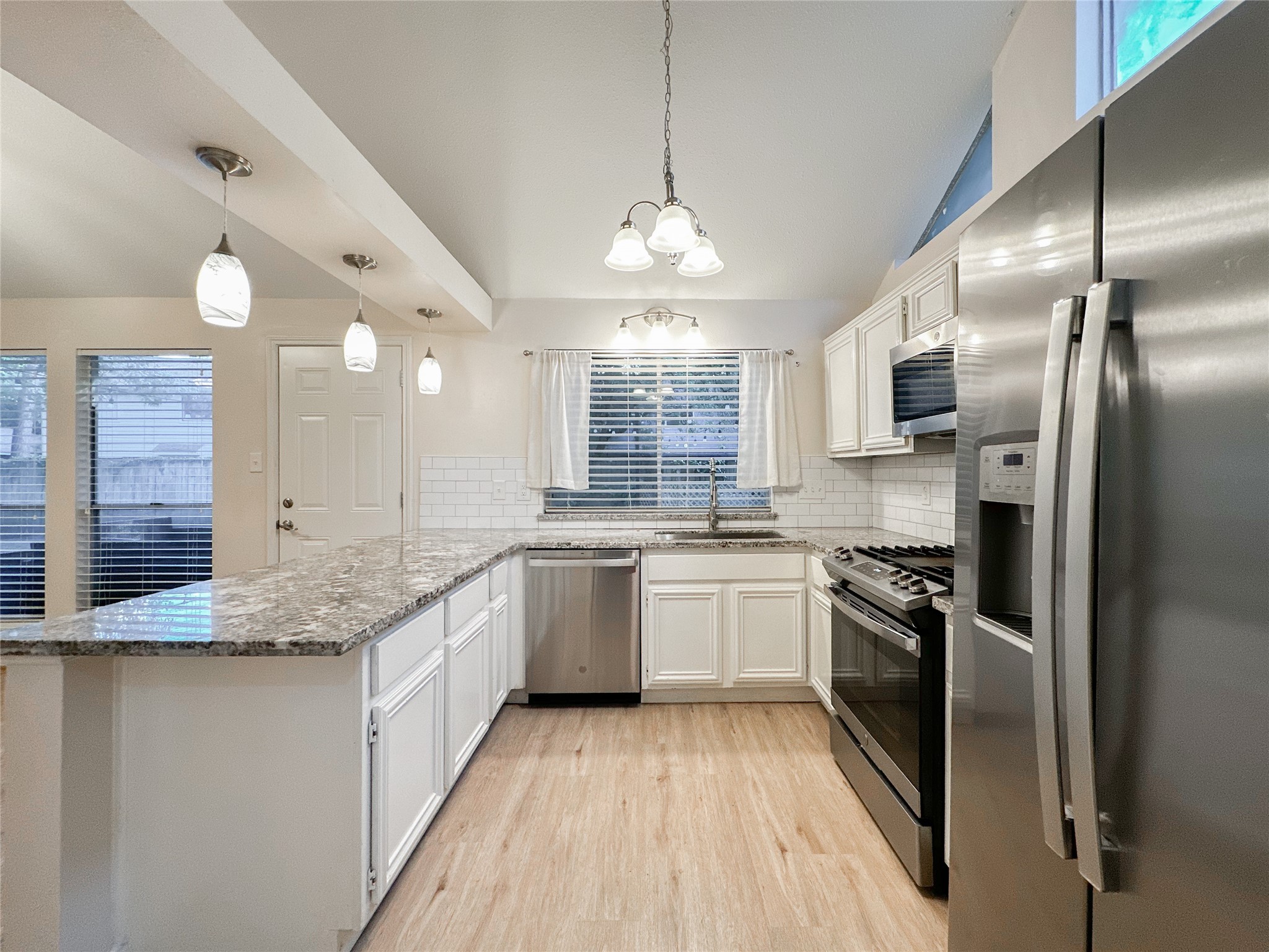 33 N Rain Forest Court, The Woodlands, TX 77380