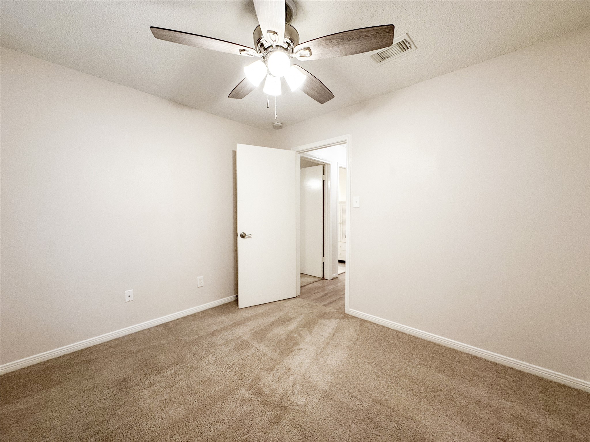 33 N Rain Forest Court, The Woodlands, TX 77380