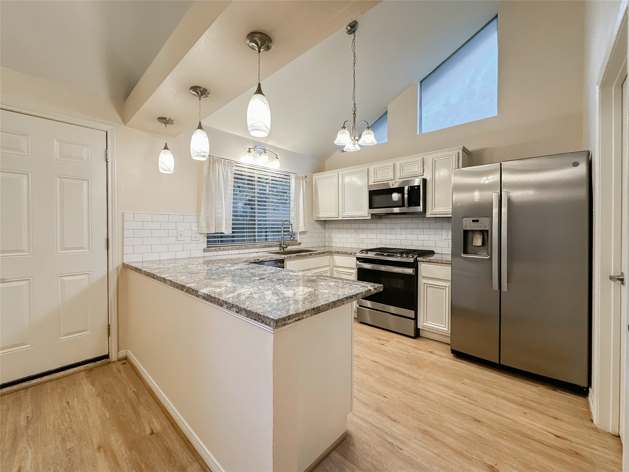 33 N Rain Forest Court, The Woodlands, TX 77380