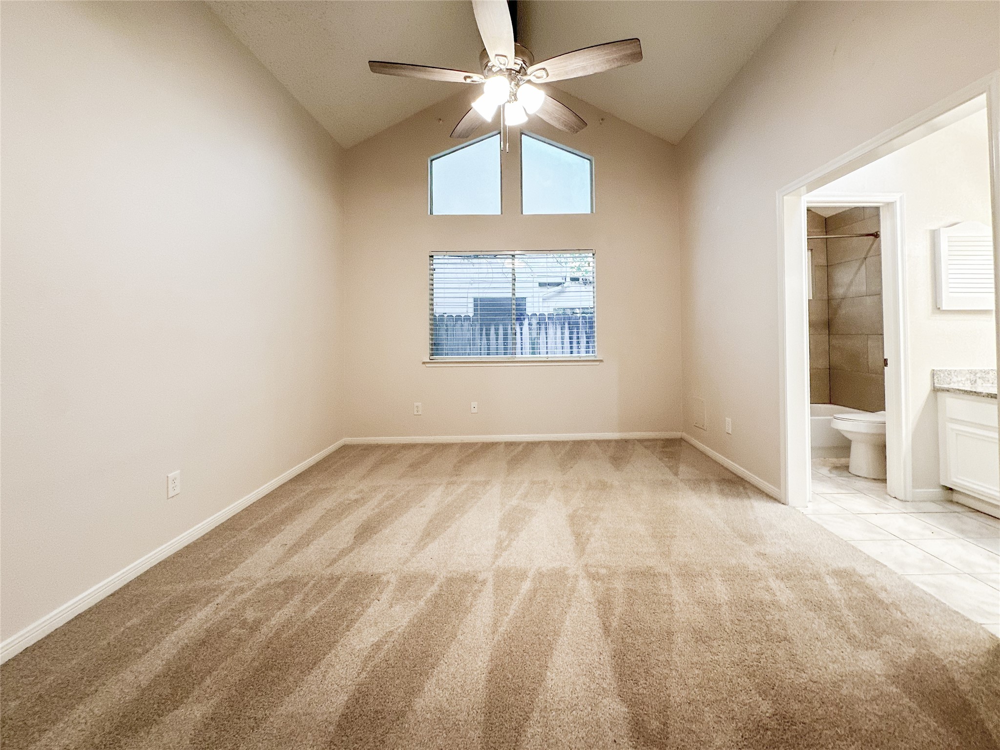 33 N Rain Forest Court, The Woodlands, TX 77380