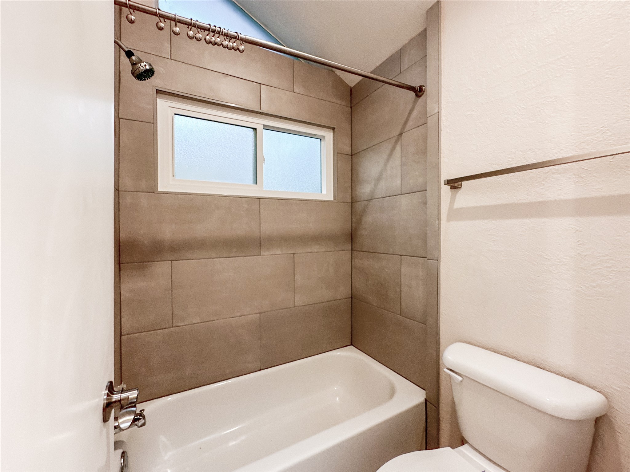 33 N Rain Forest Court, The Woodlands, TX 77380