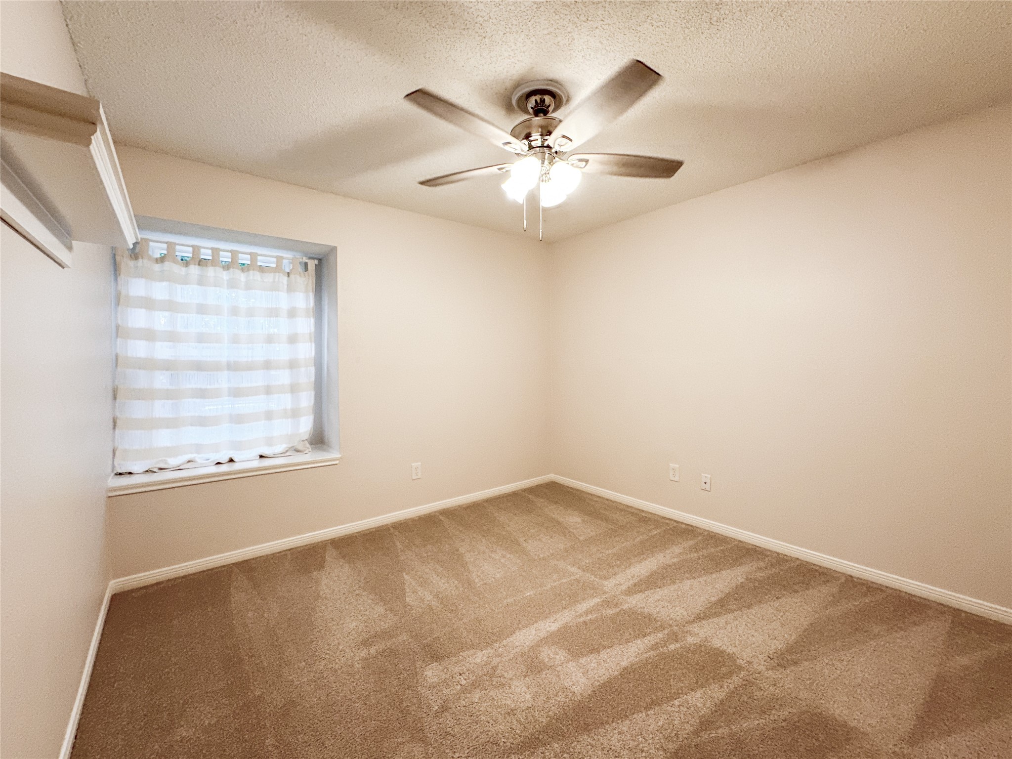 33 N Rain Forest Court, The Woodlands, TX 77380