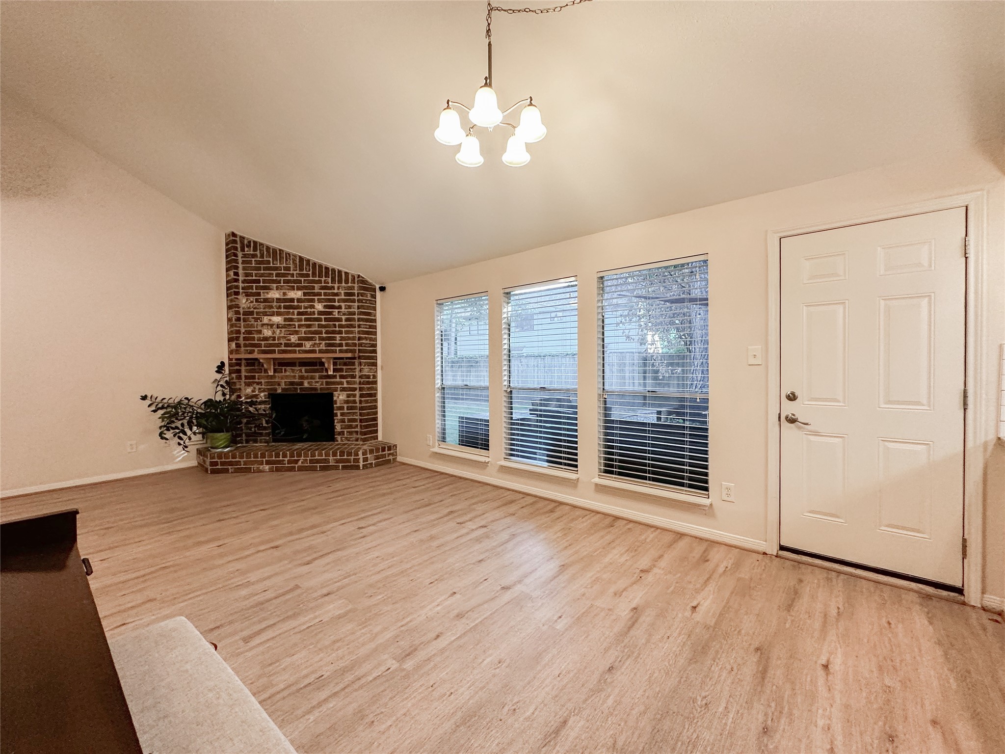 33 N Rain Forest Court, The Woodlands, TX 77380