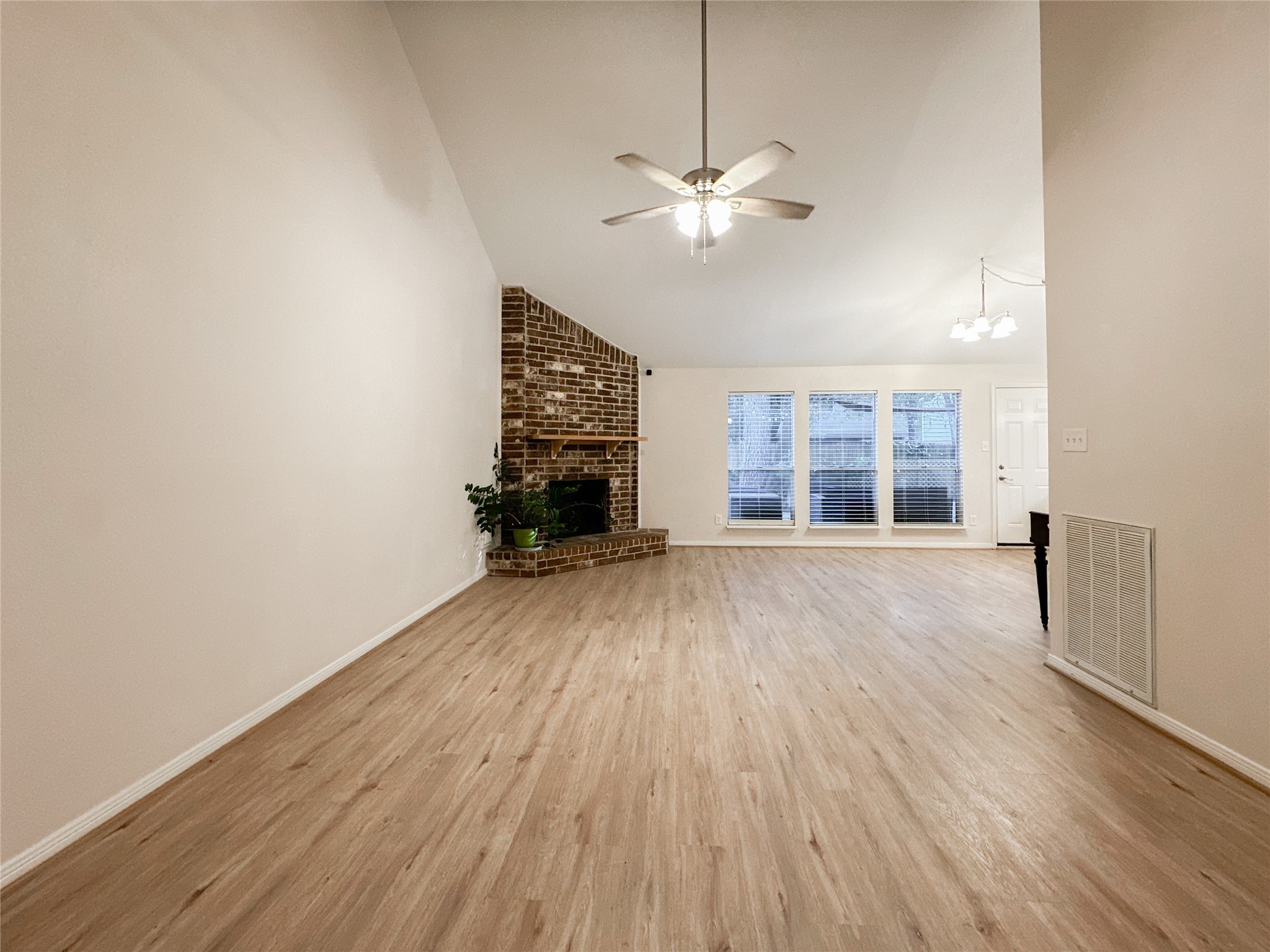 33 N Rain Forest Court, The Woodlands, TX 77380