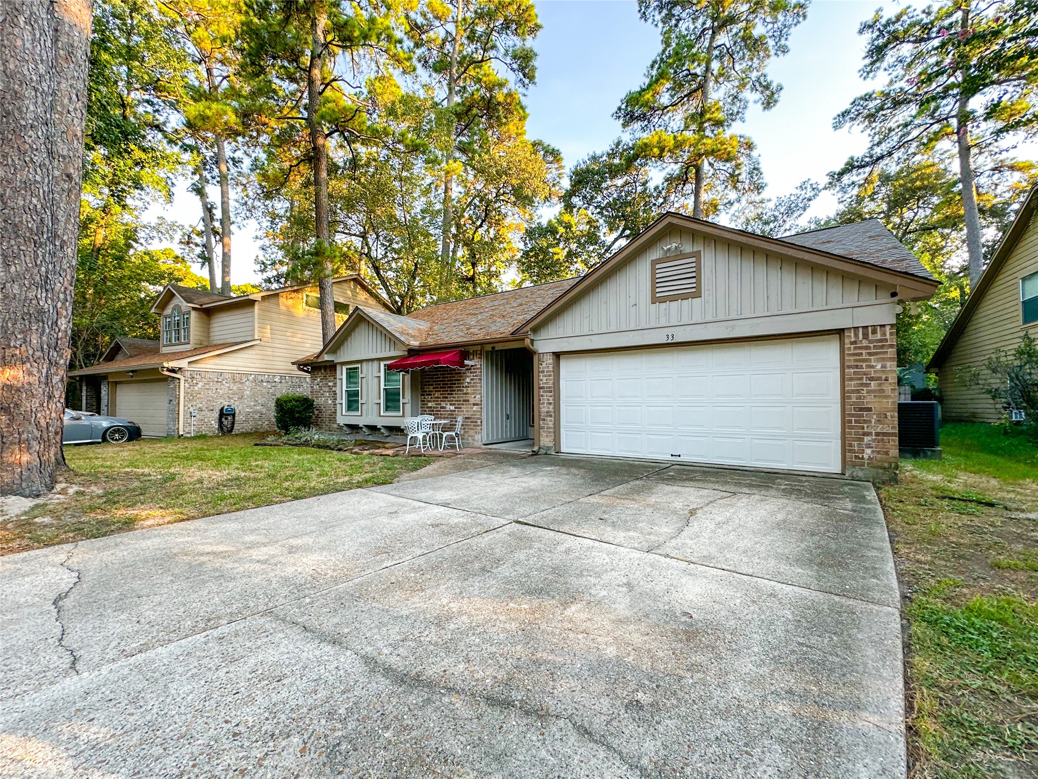33 N Rain Forest Court, The Woodlands, TX 77380