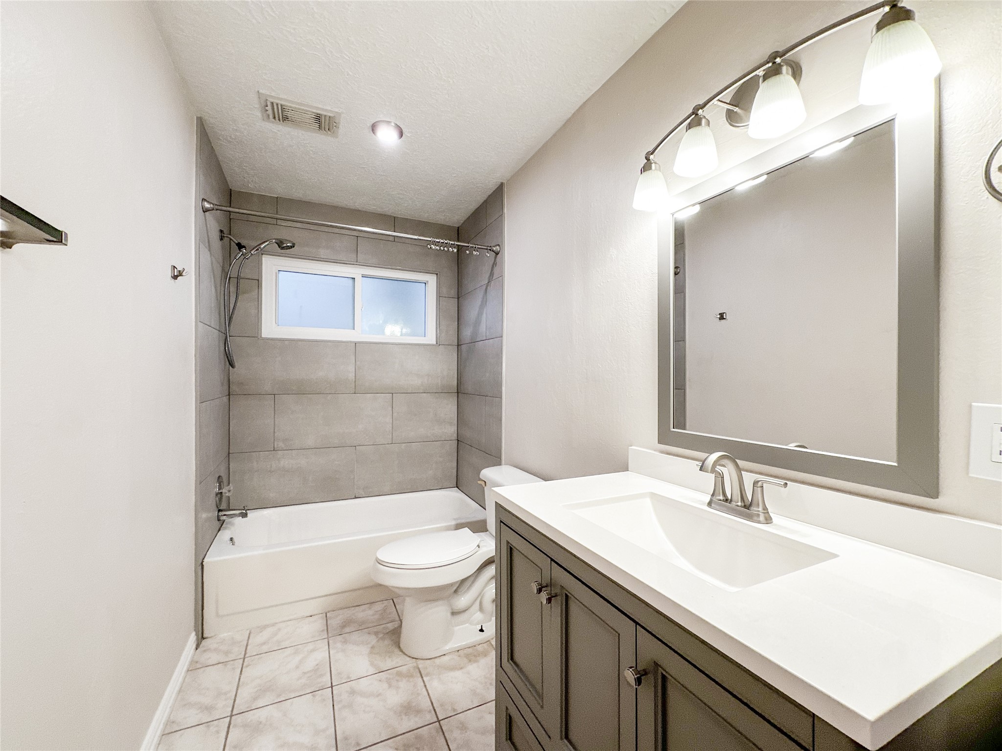 33 N Rain Forest Court, The Woodlands, TX 77380