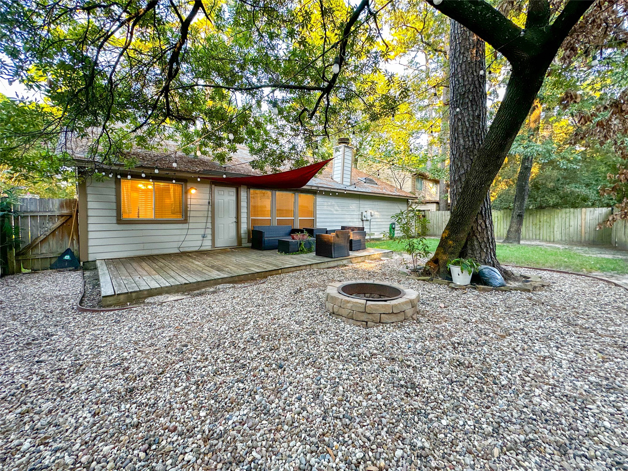 33 N Rain Forest Court, The Woodlands, TX 77380