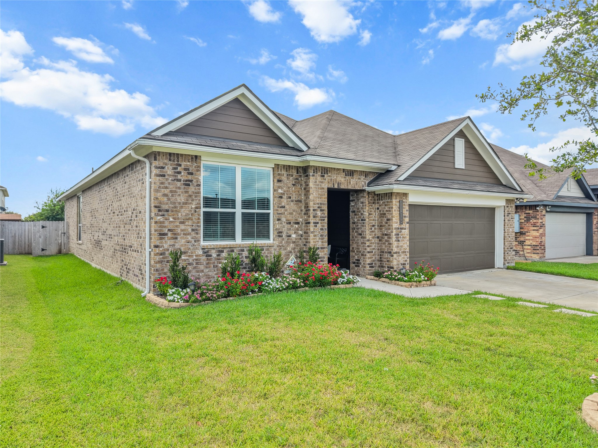 8213 Ocean Jasper Lane, Texas City, TX 77591